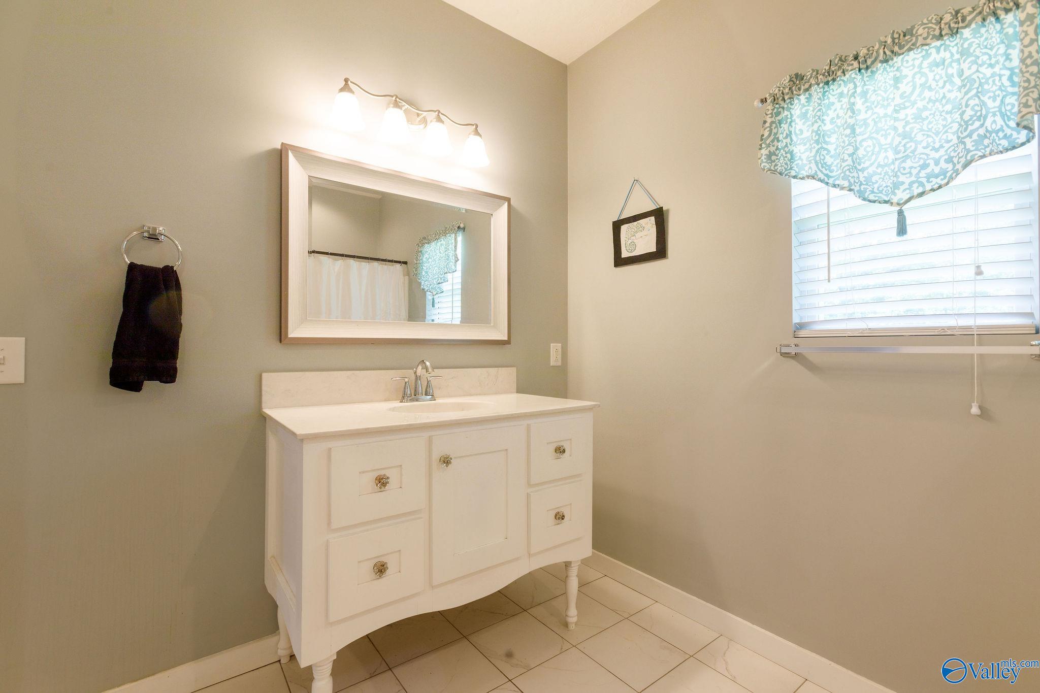 1102 Pineview Avenue