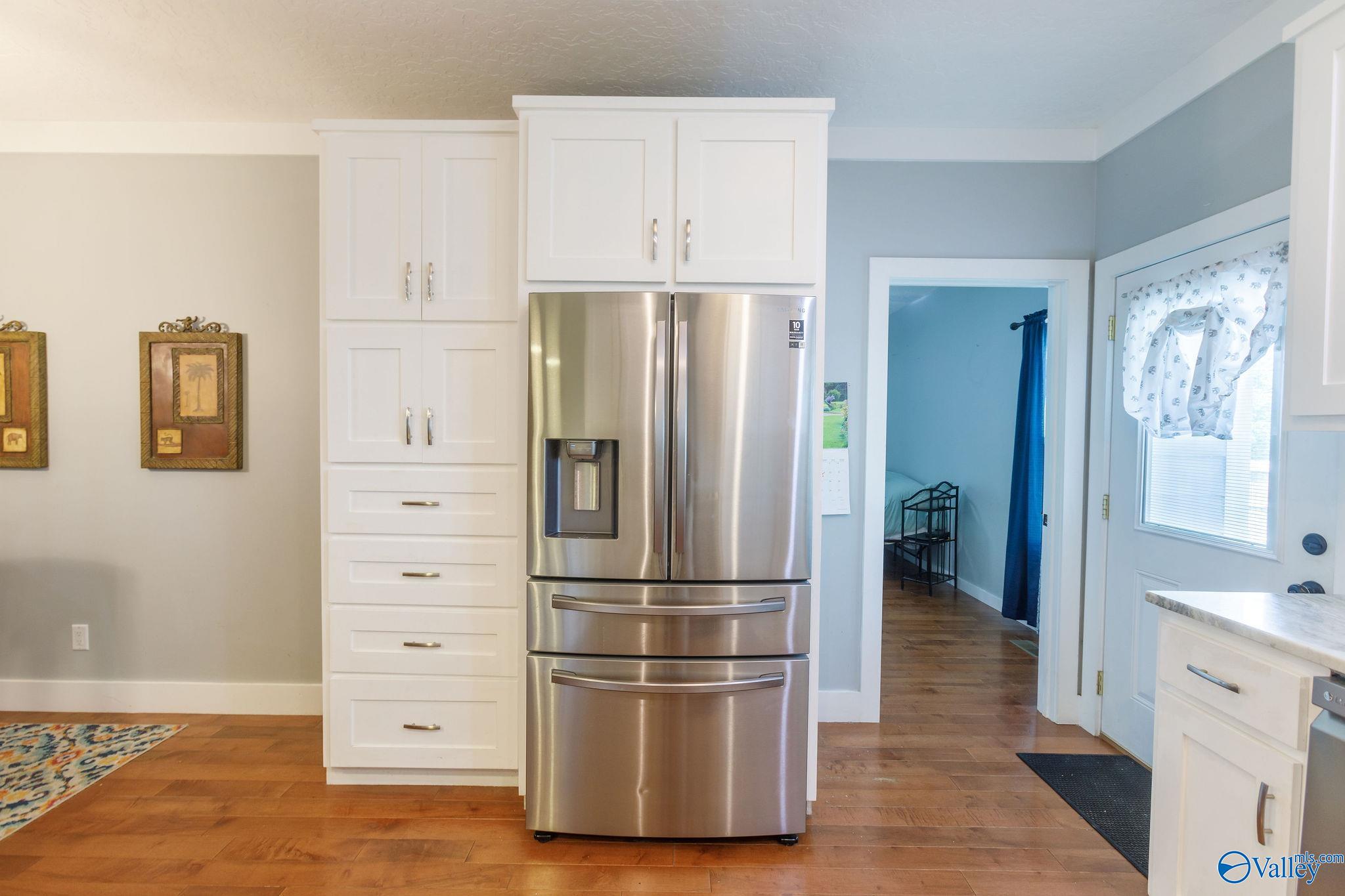 1102 Pineview Avenue