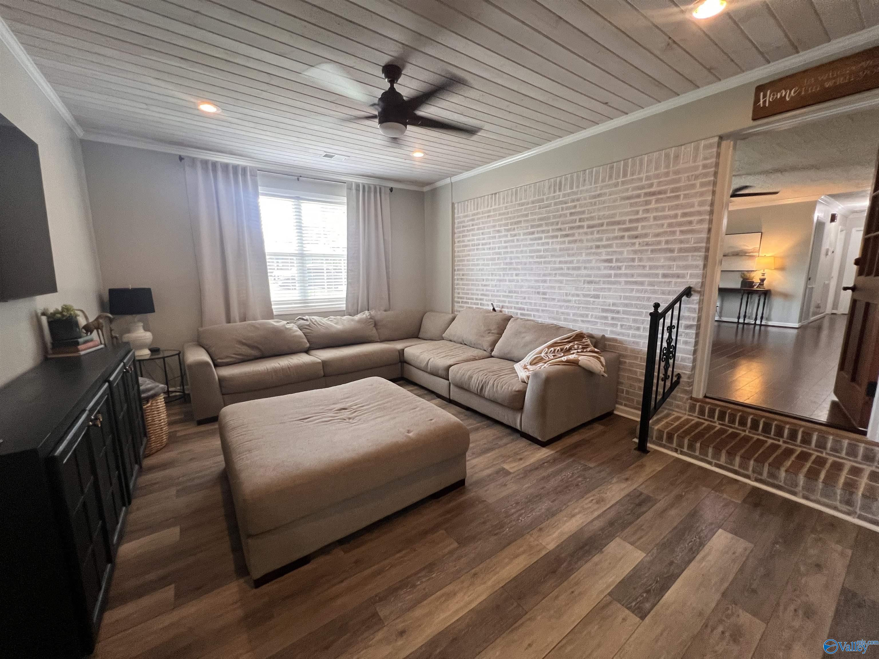 2677 Robertson Street E