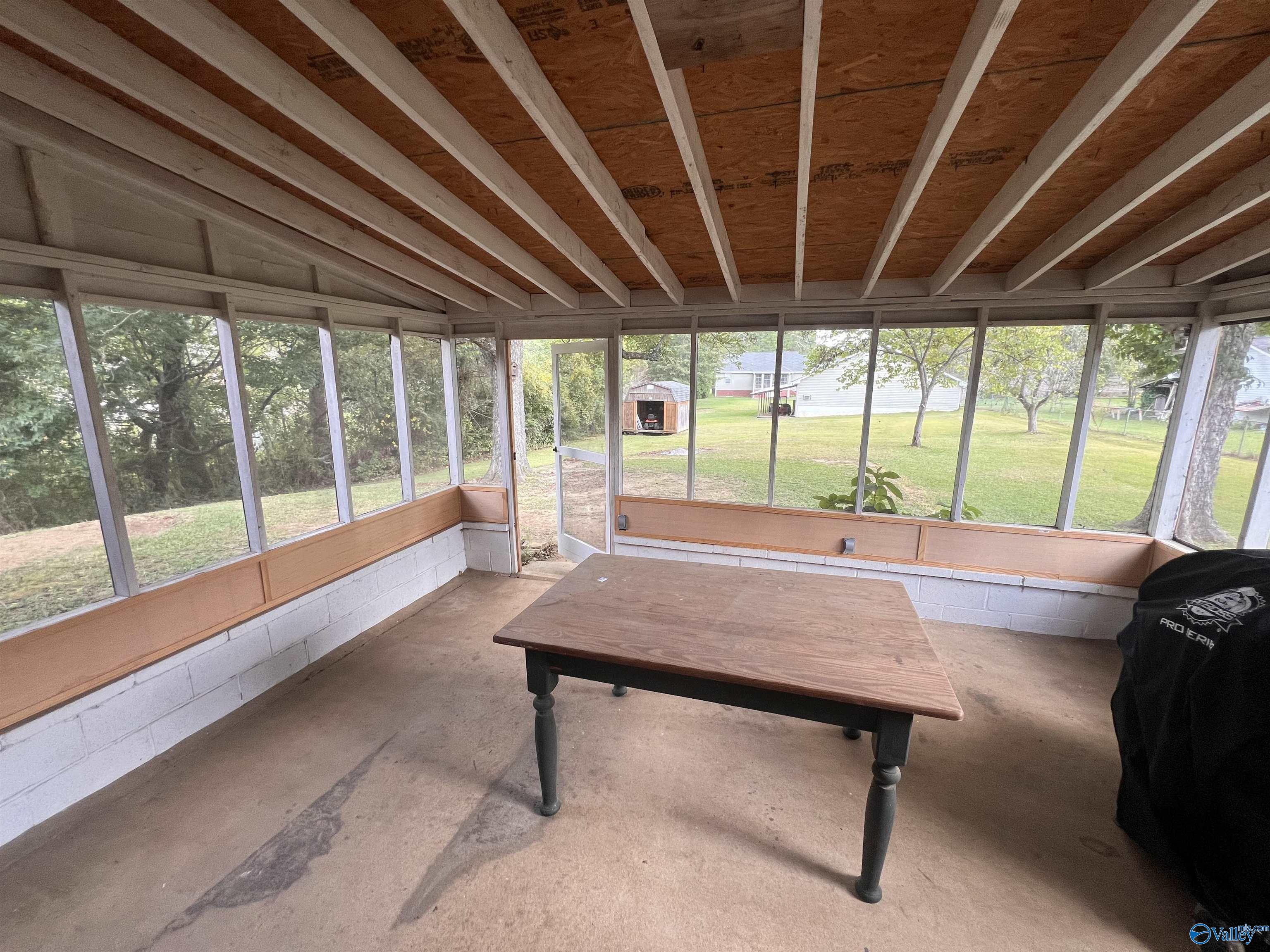 2677 Robertson Street E