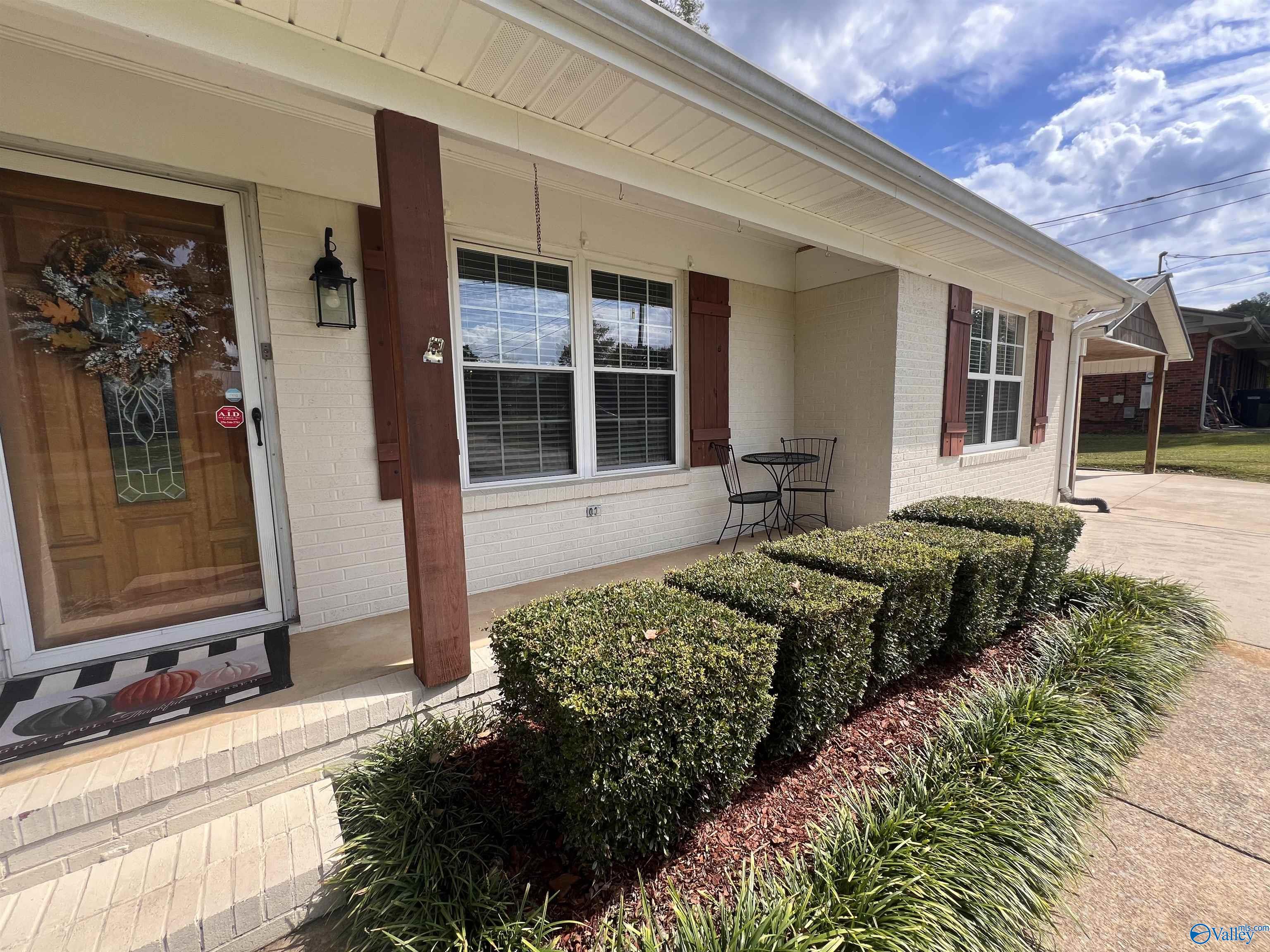 2677 Robertson Street E