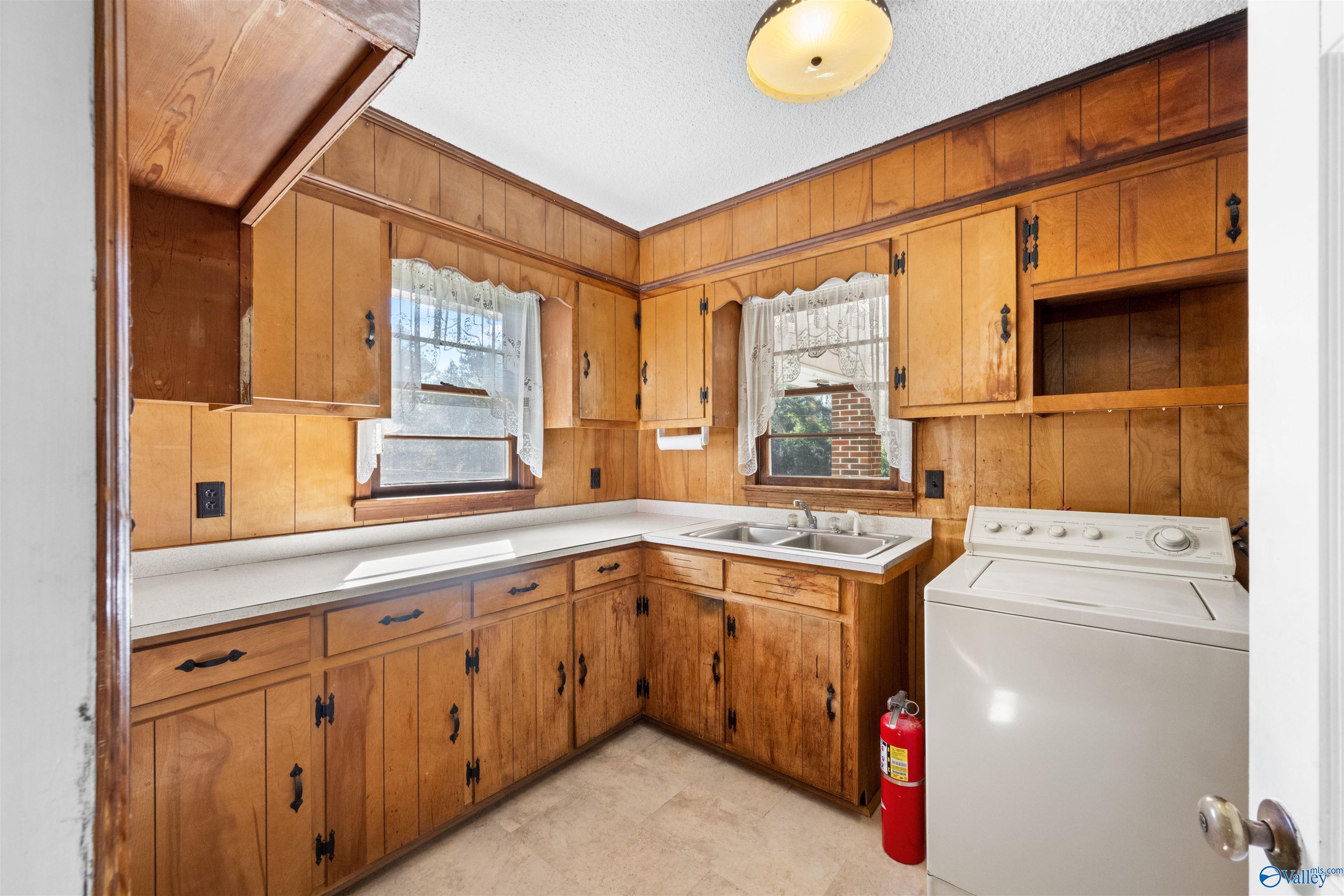 4231 Hargrove Road E