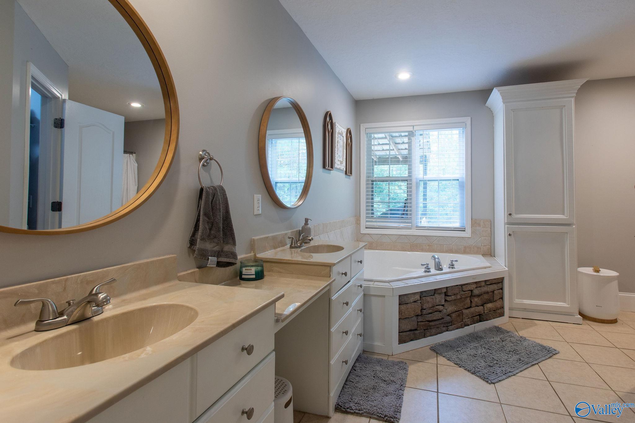 2865 Plymouth Rock Trail