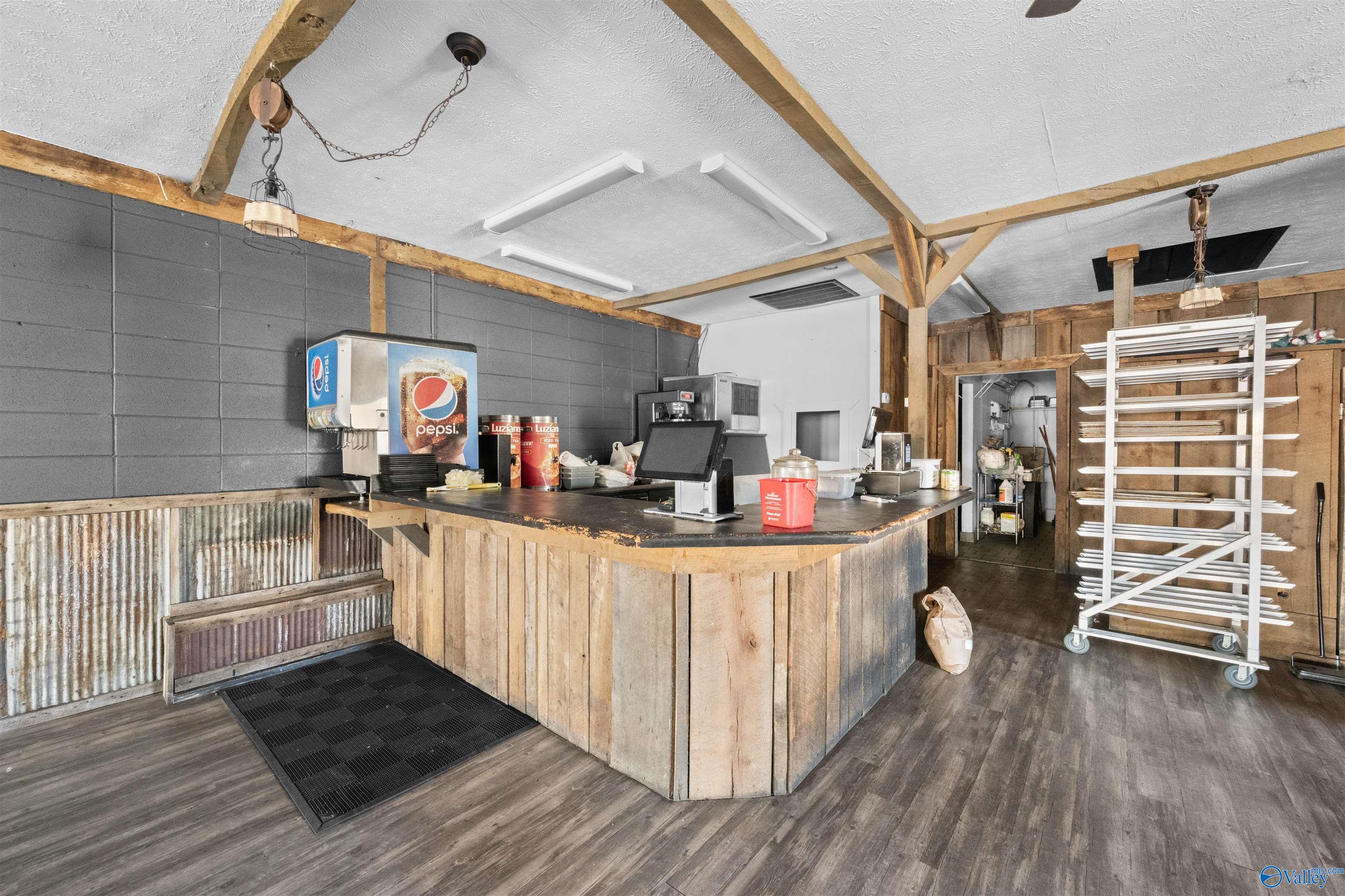1640 Highway 77
