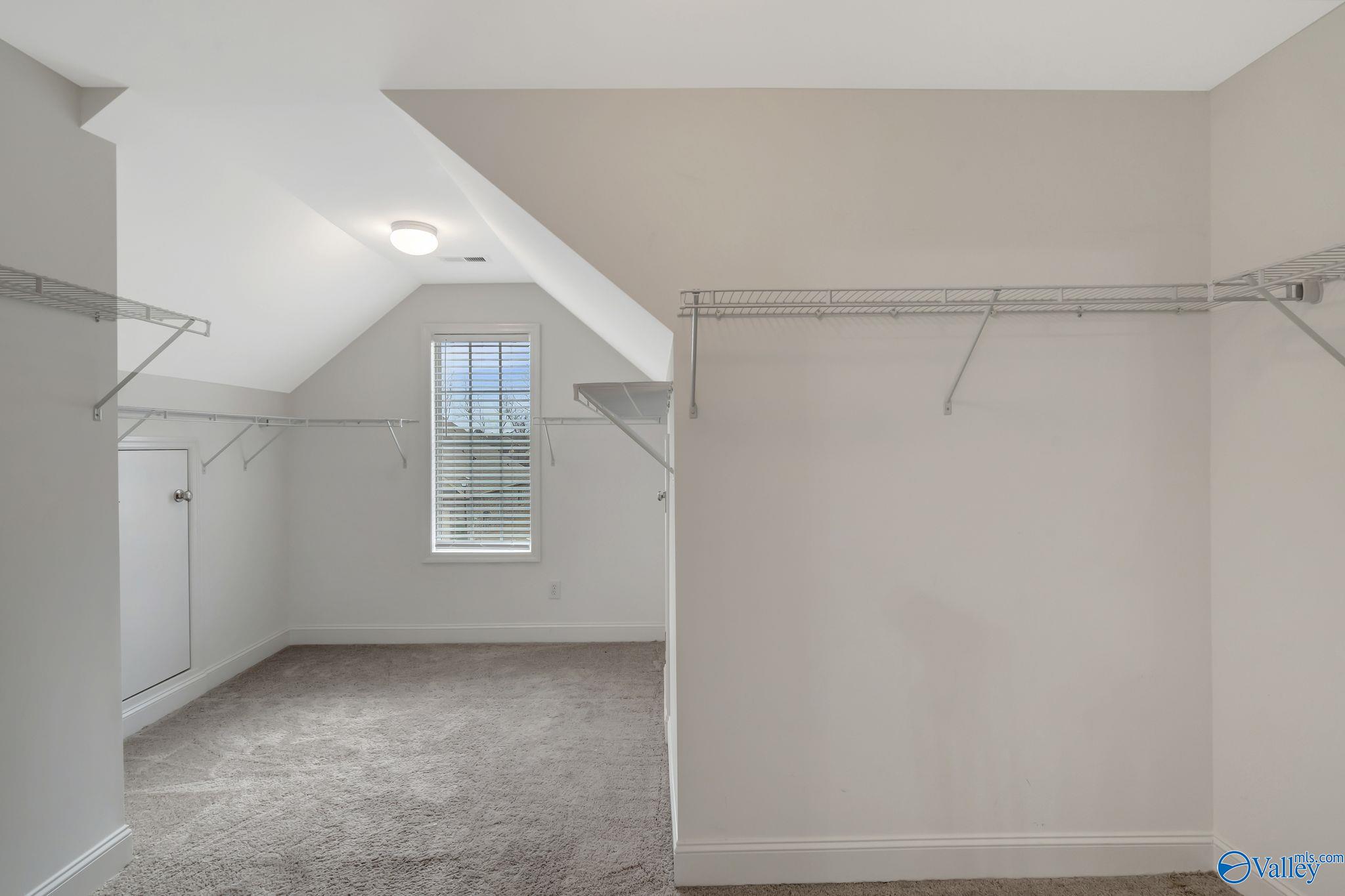 11012 Oakway Circle NW