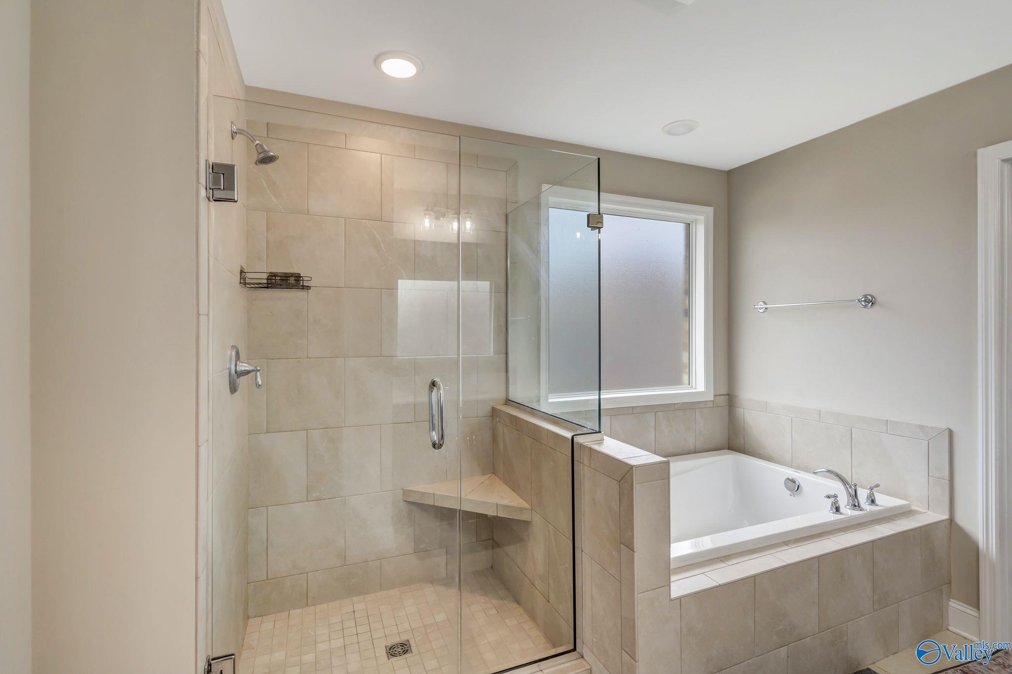 11012 Oakway Circle NW