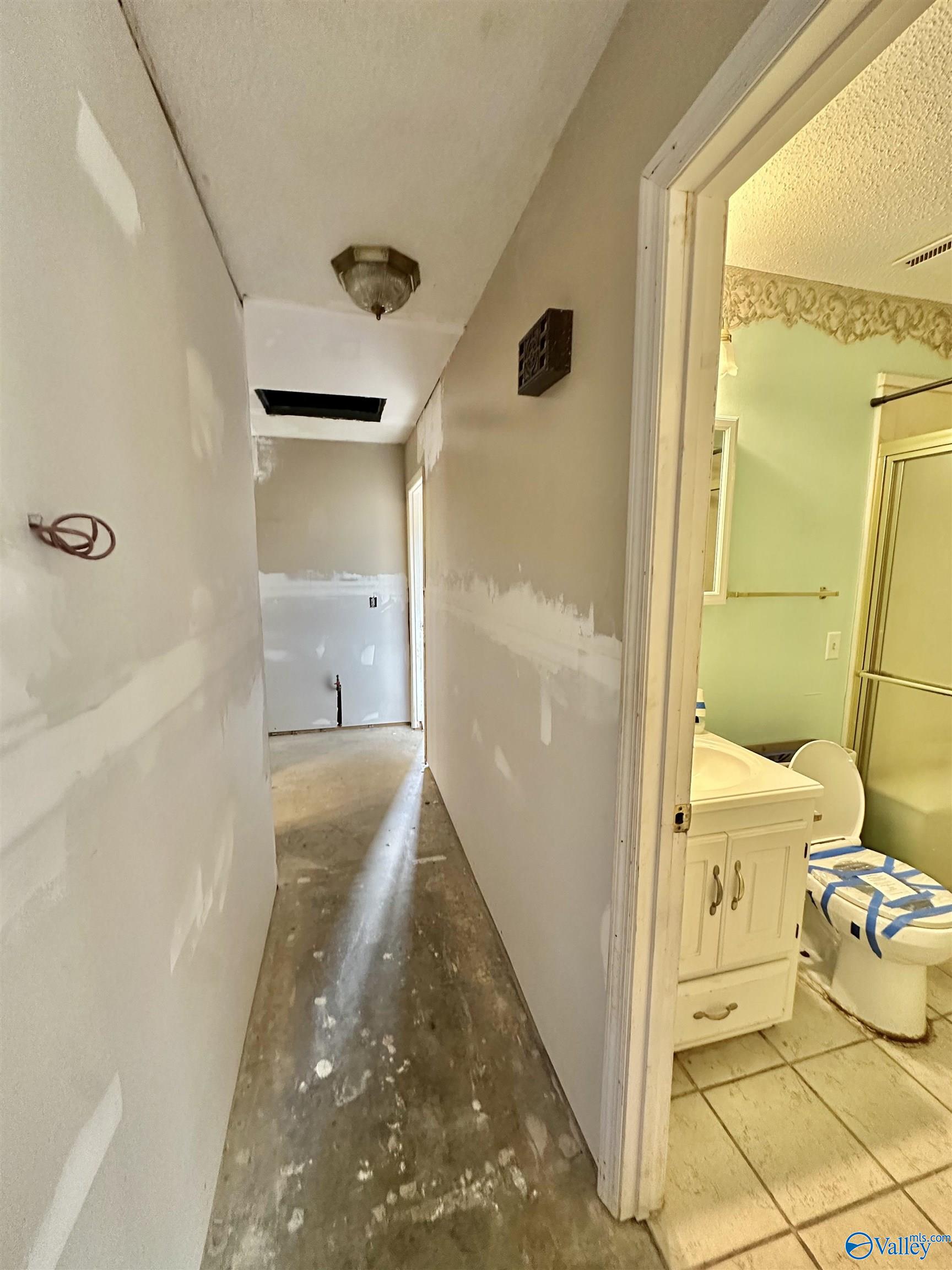 51 Aqua Vista Drive W