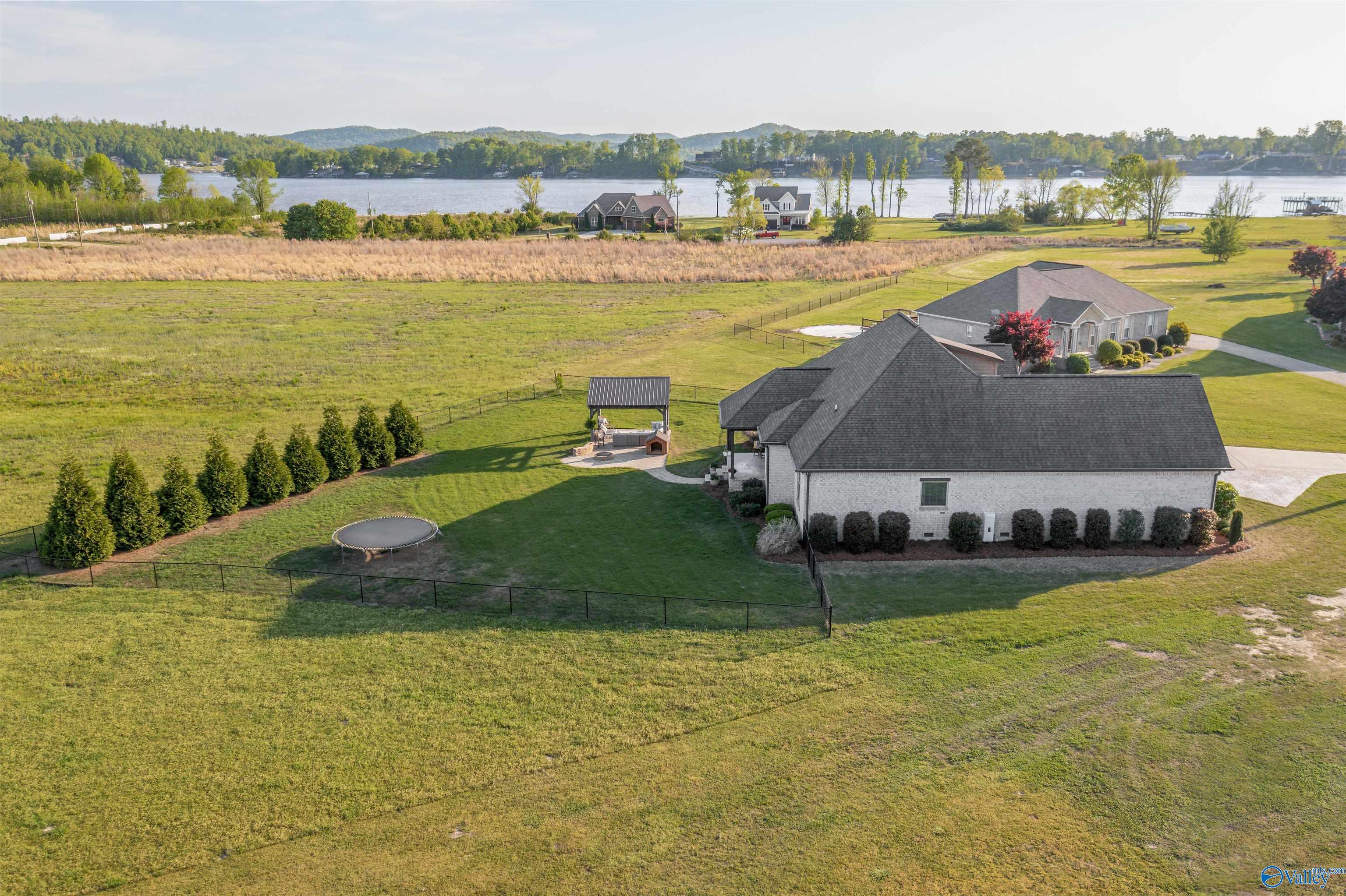 1195 Summerset Place