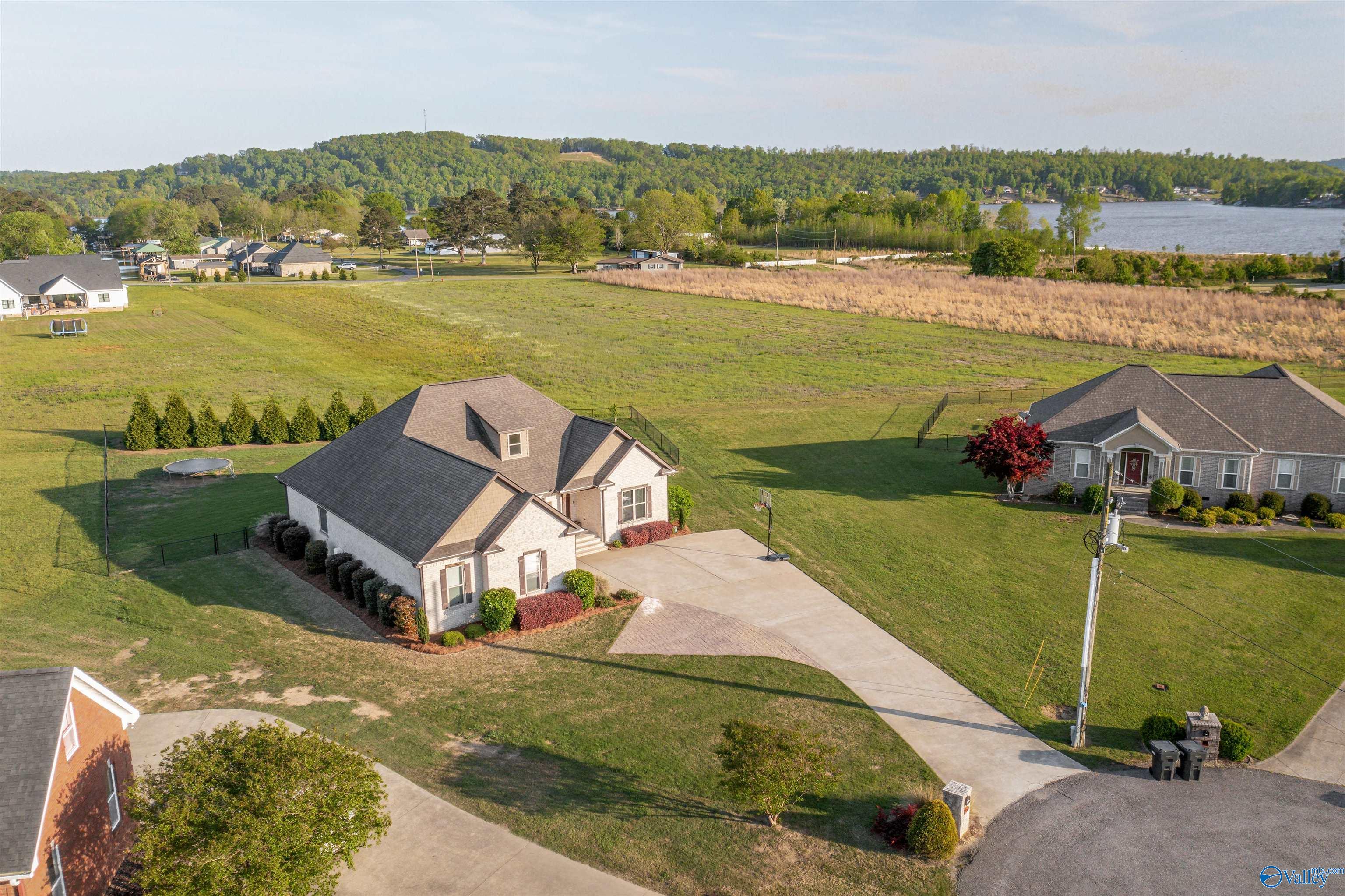 1195 Summerset Place