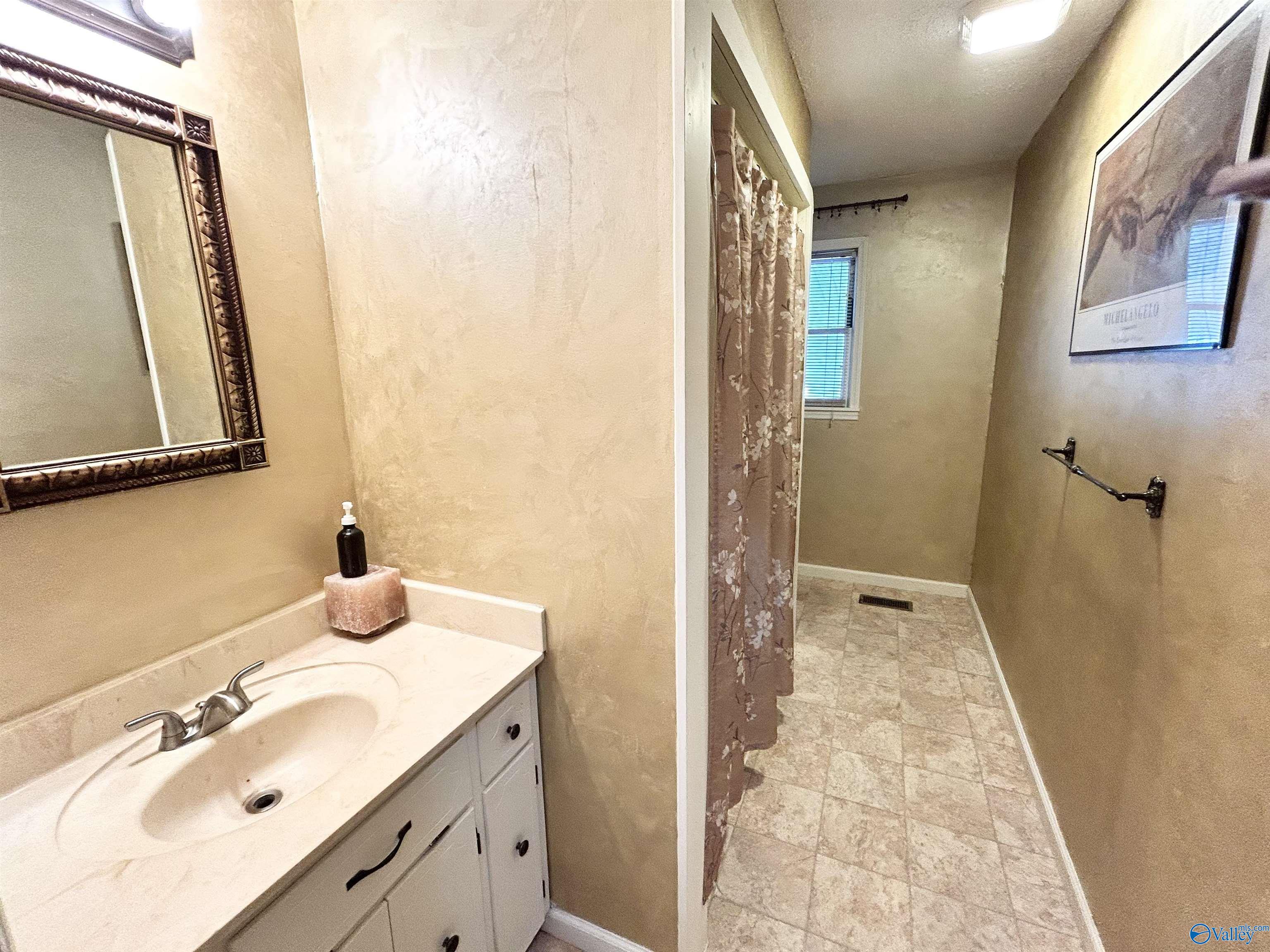 714 E East Riverview Drive