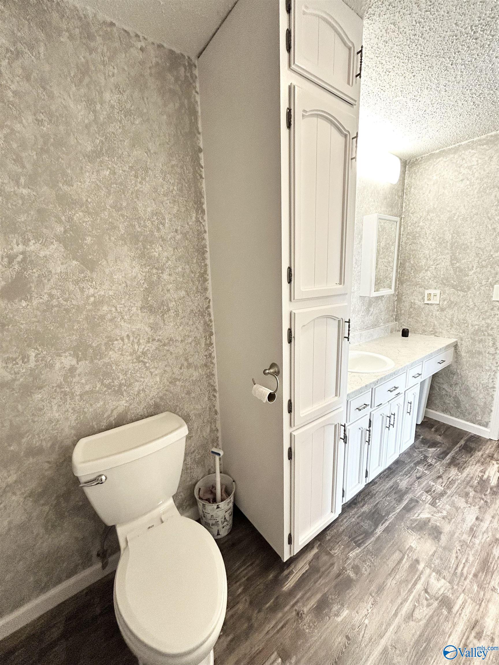 714 E East Riverview Drive