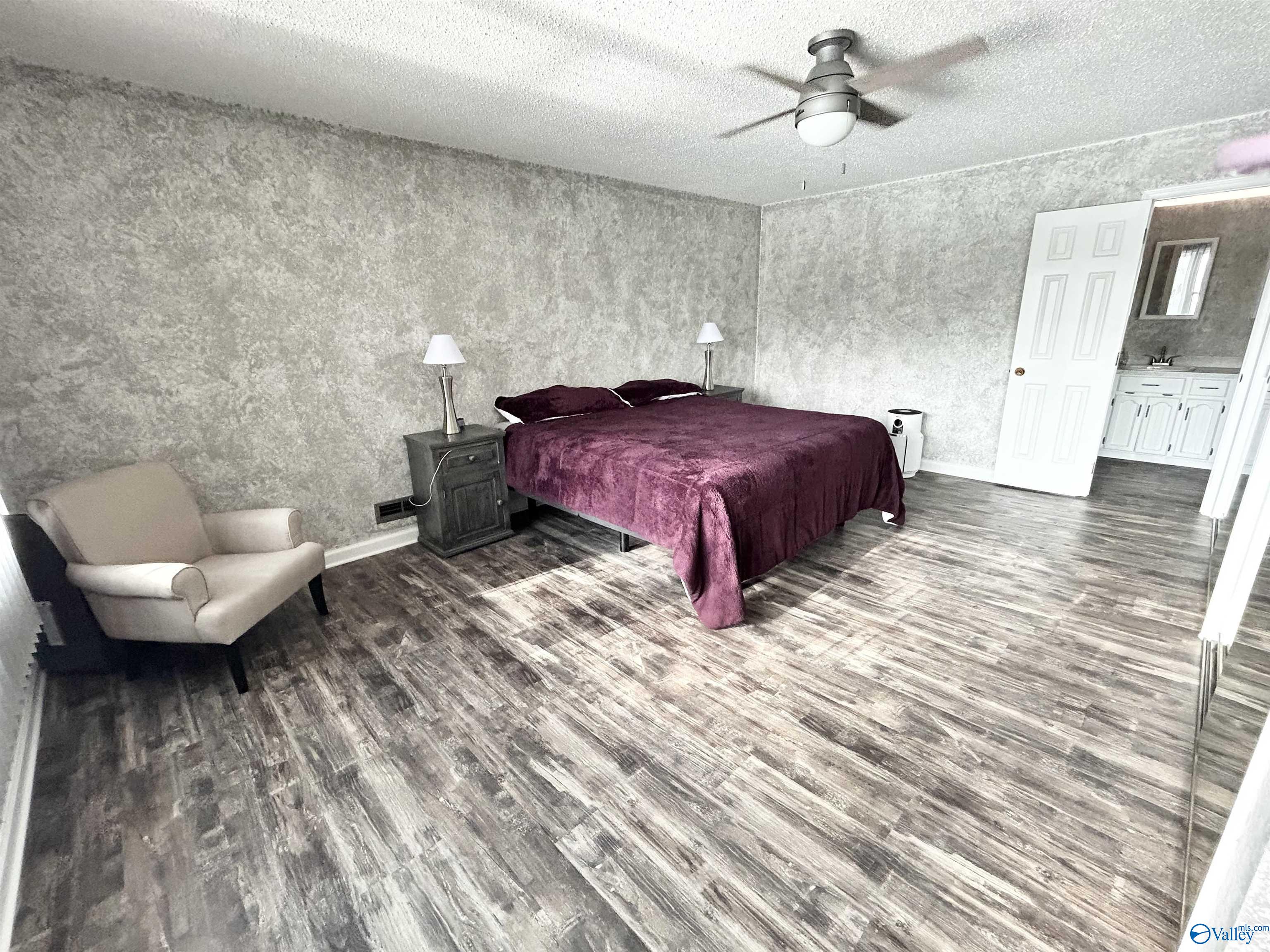 714 E East Riverview Drive