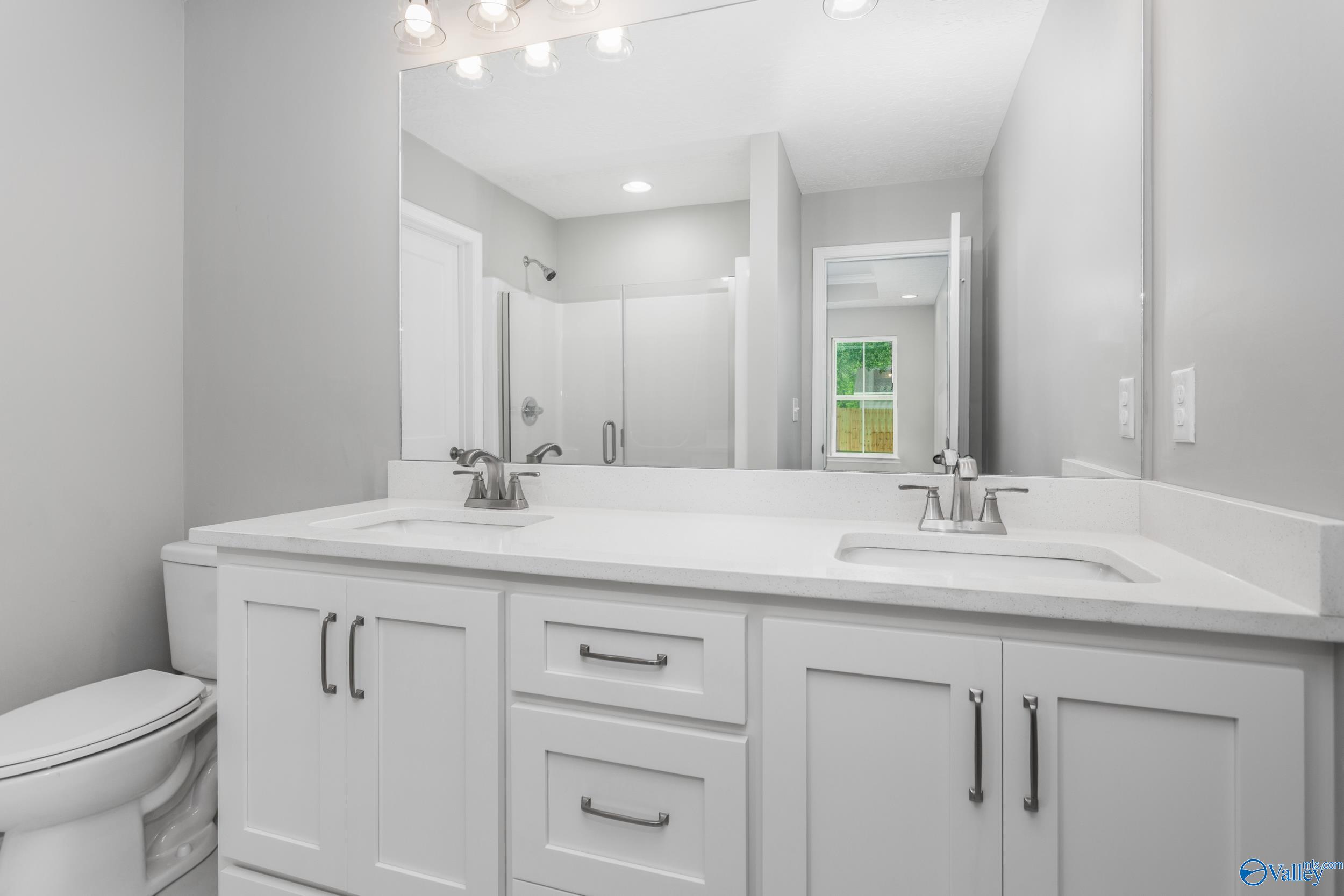 124 Glen Oaks Circle