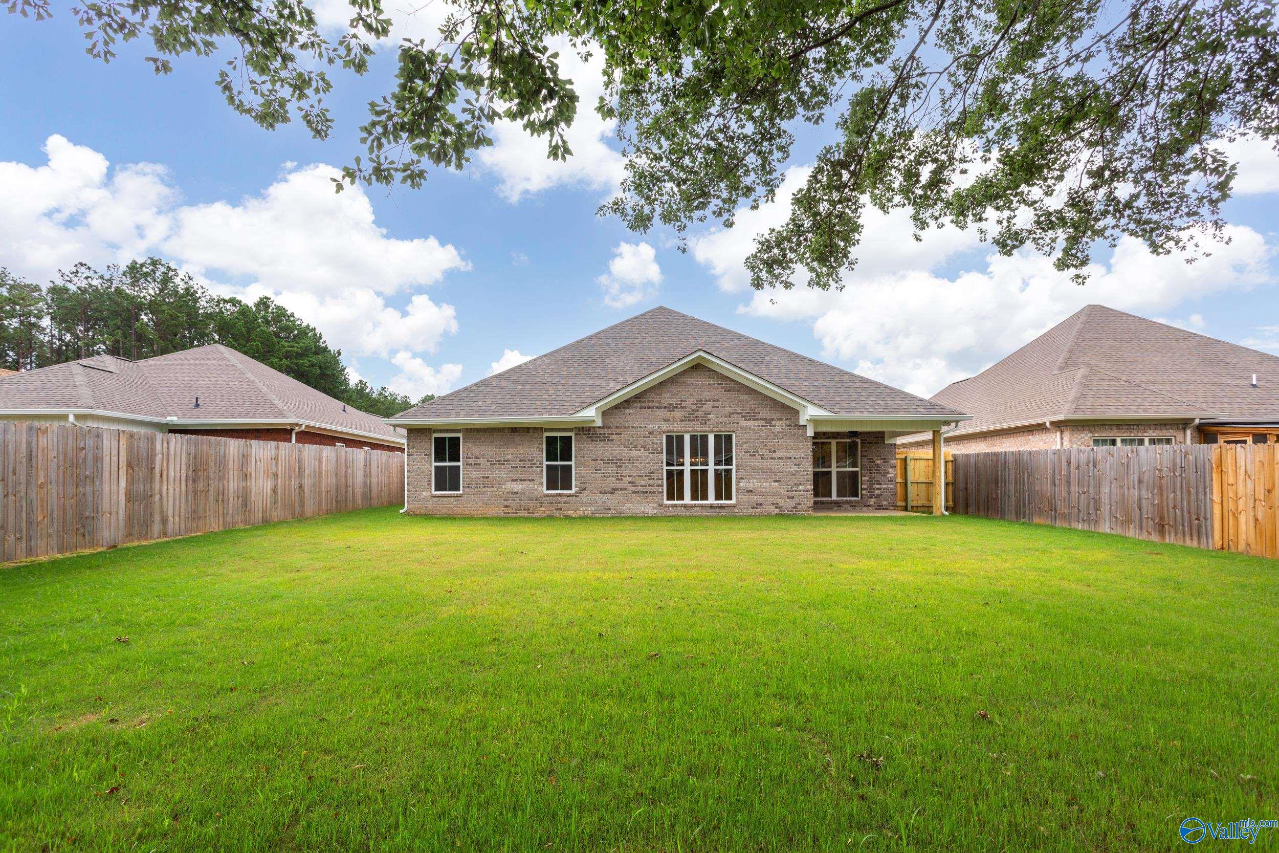 124 Glen Oaks Circle