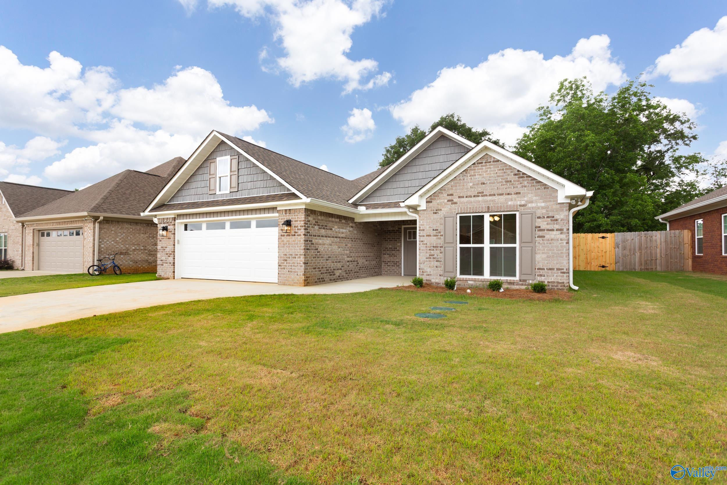 124 Glen Oaks Circle