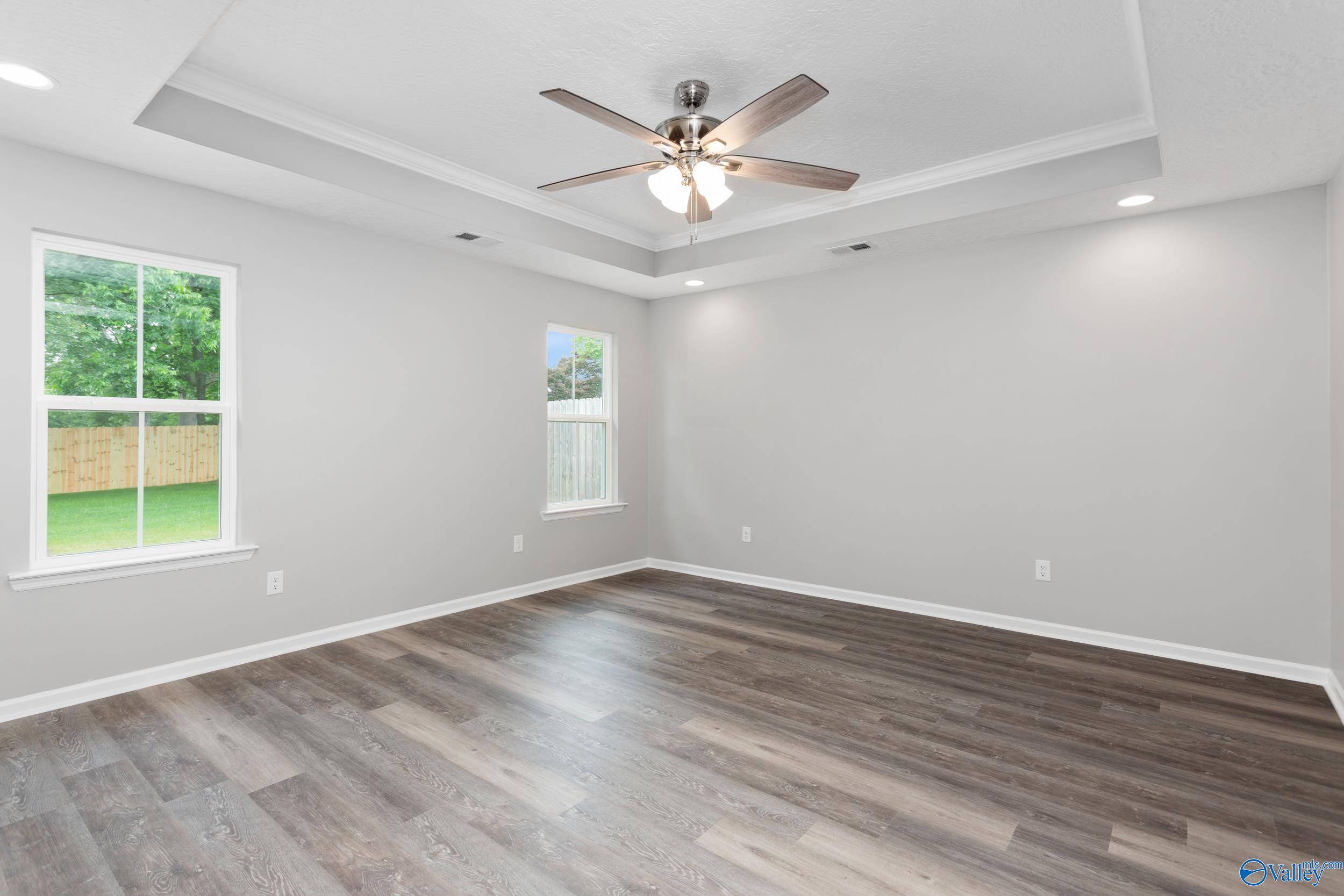 124 Glen Oaks Circle