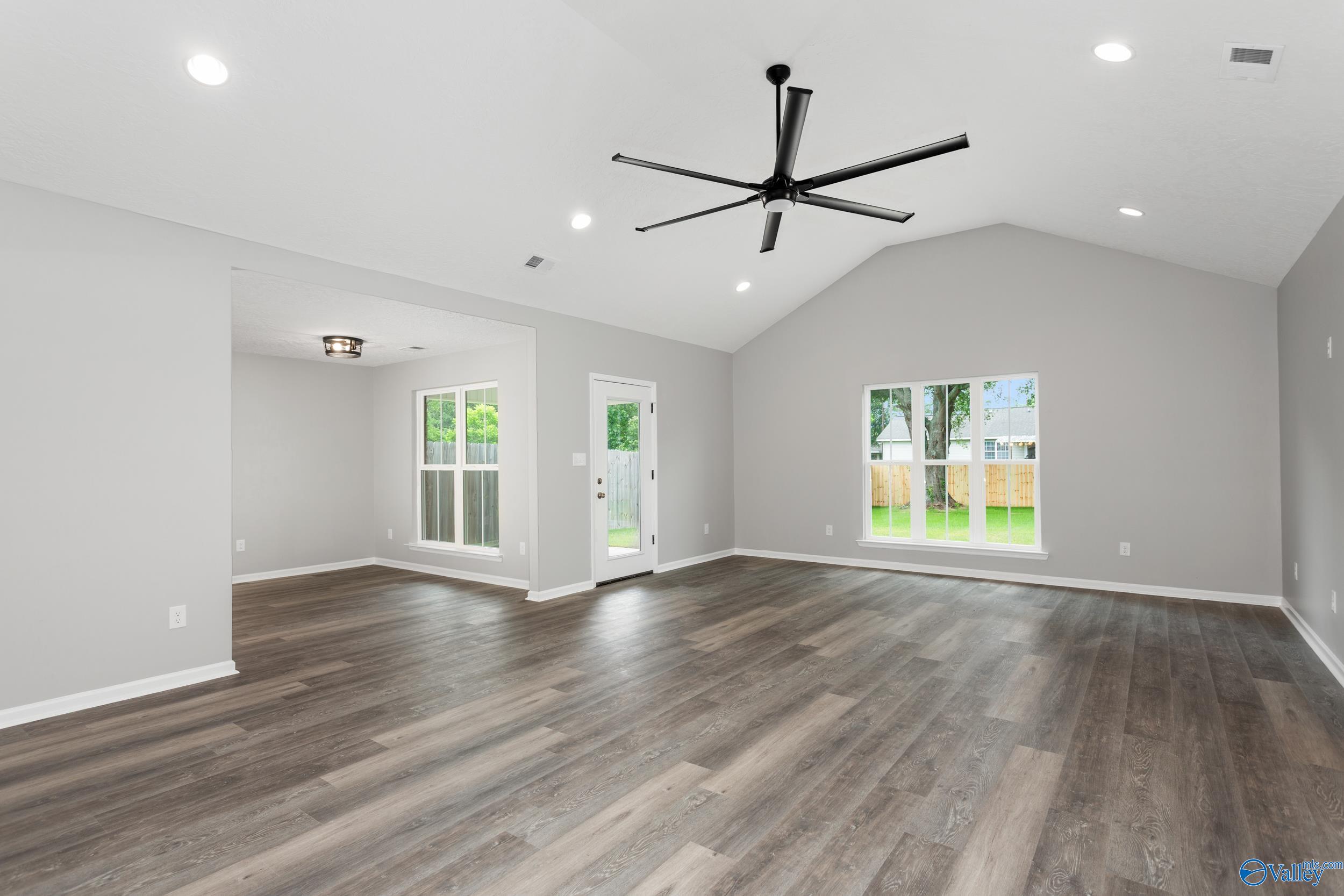 124 Glen Oaks Circle