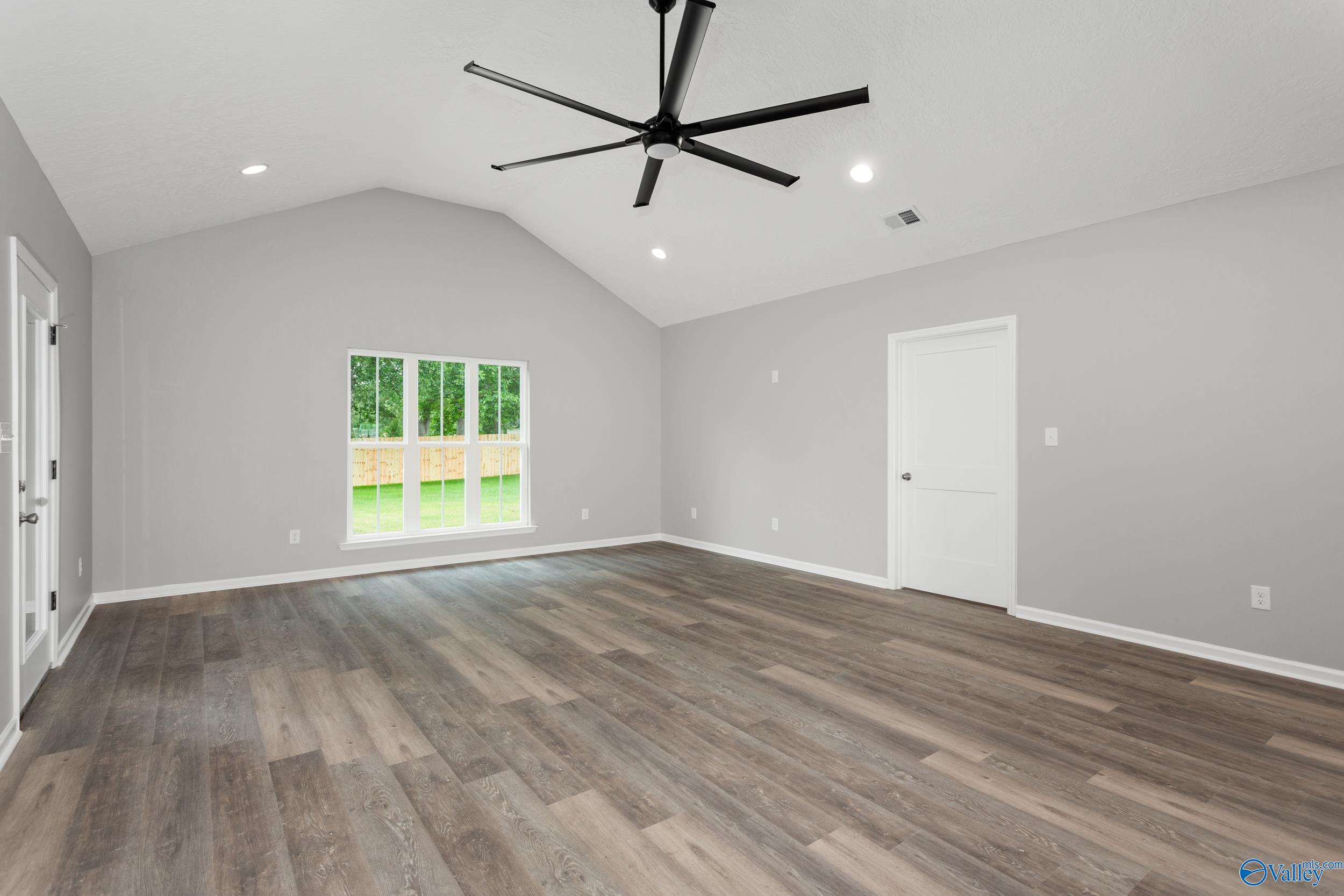 124 Glen Oaks Circle