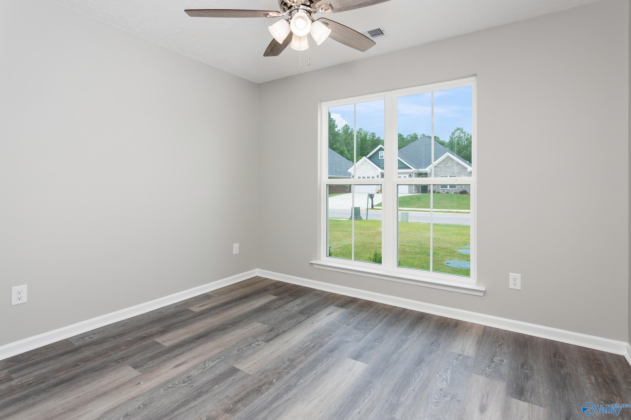 124 Glen Oaks Circle