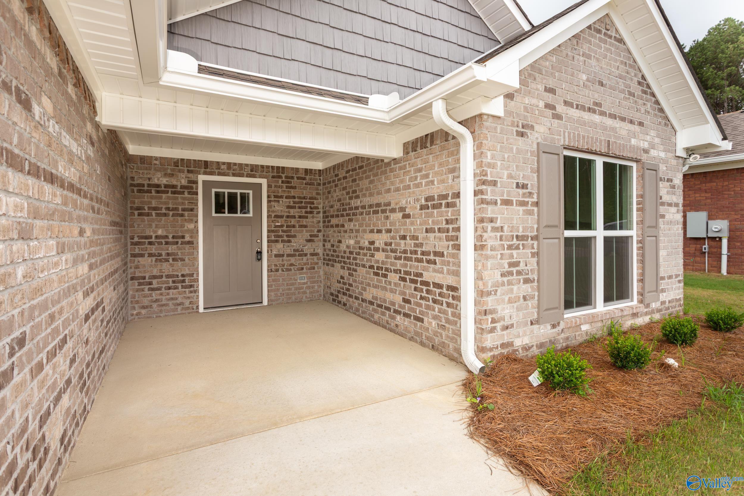 124 Glen Oaks Circle