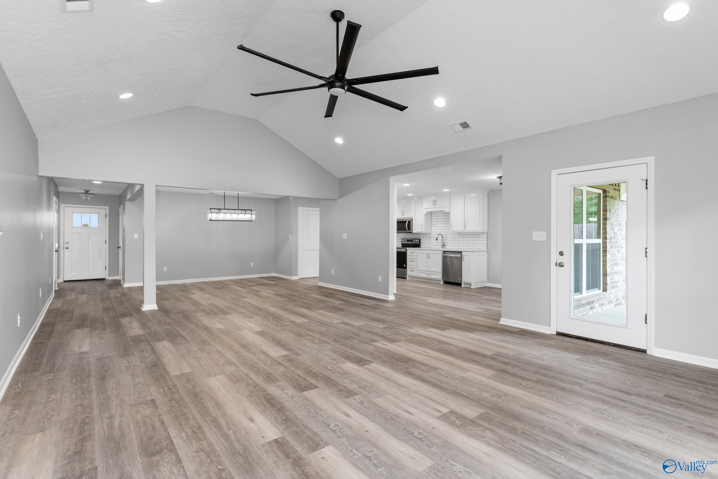 124 Glen Oaks Circle