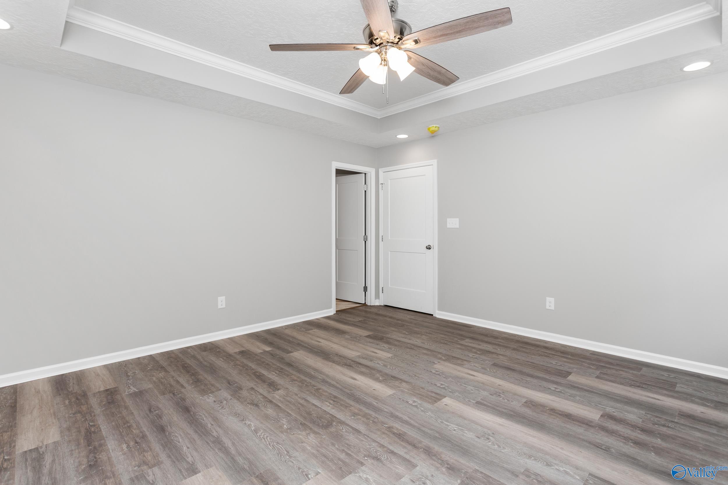 124 Glen Oaks Circle