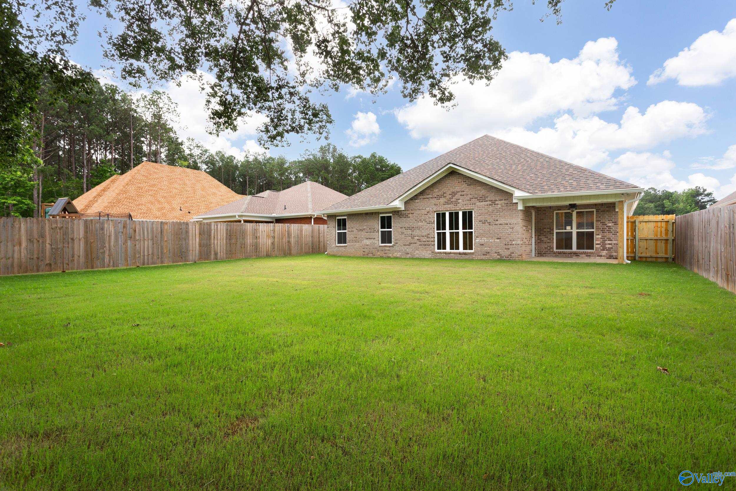 124 Glen Oaks Circle