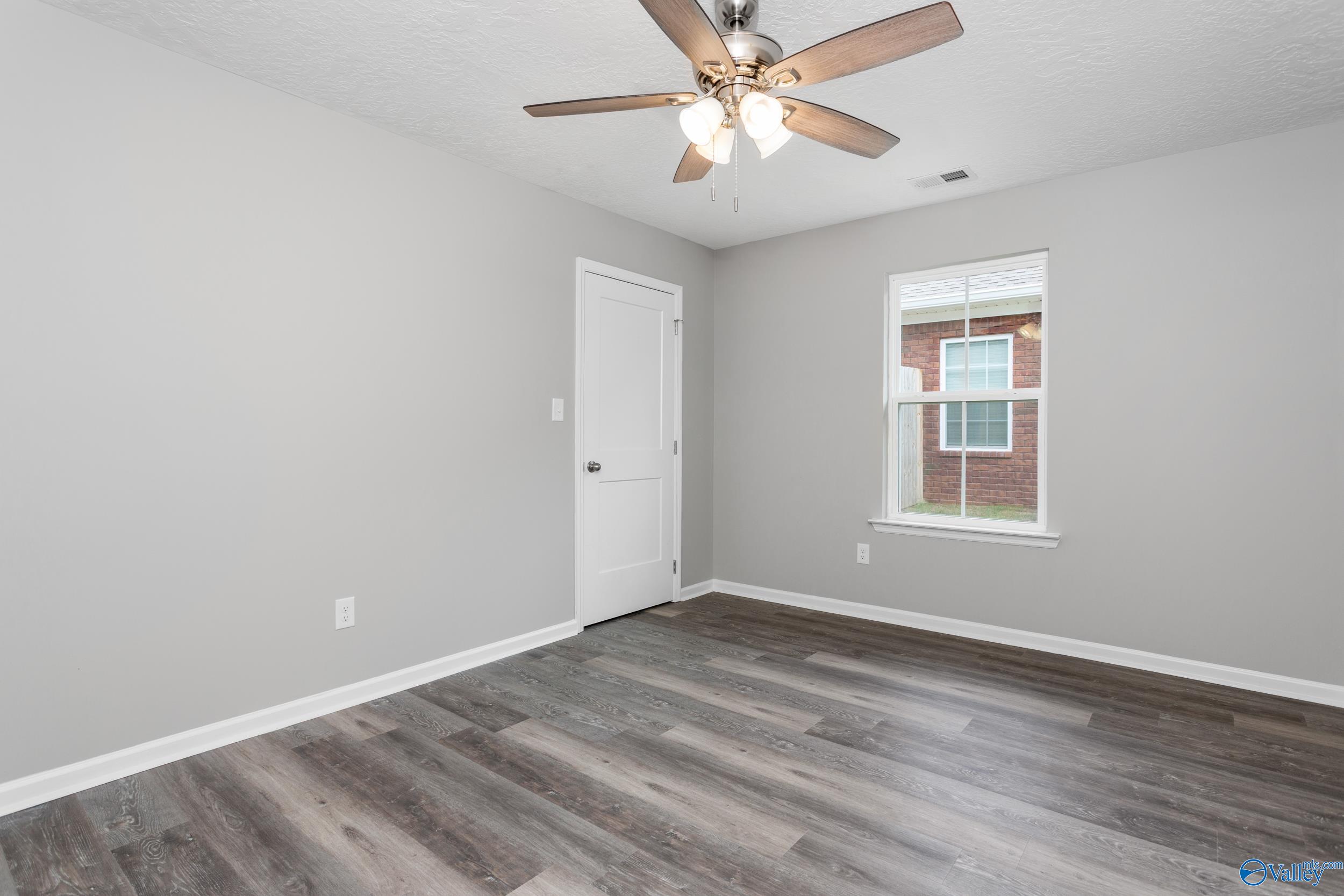 124 Glen Oaks Circle