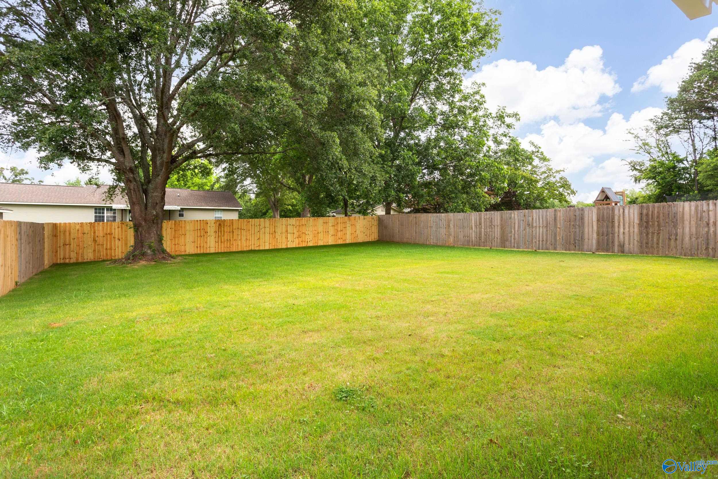 124 Glen Oaks Circle