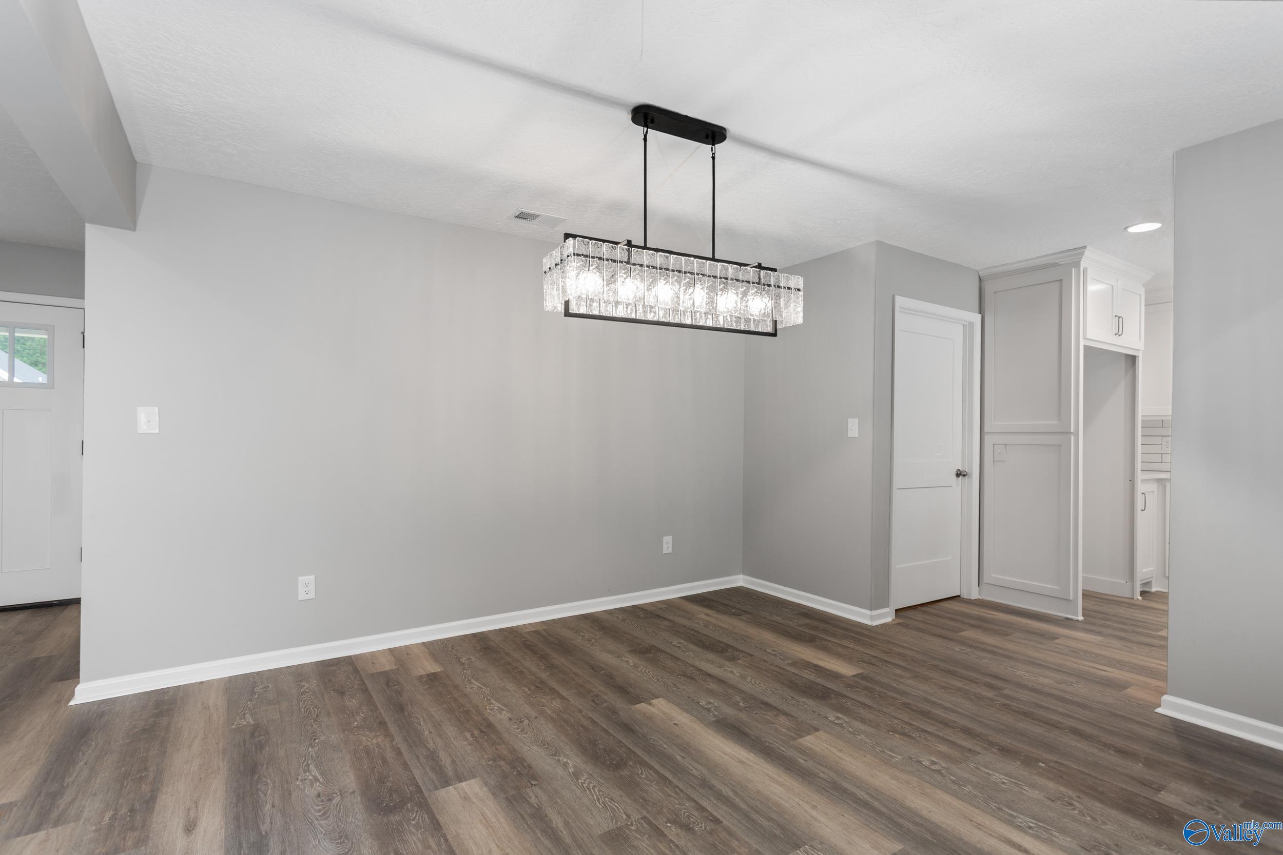 124 Glen Oaks Circle