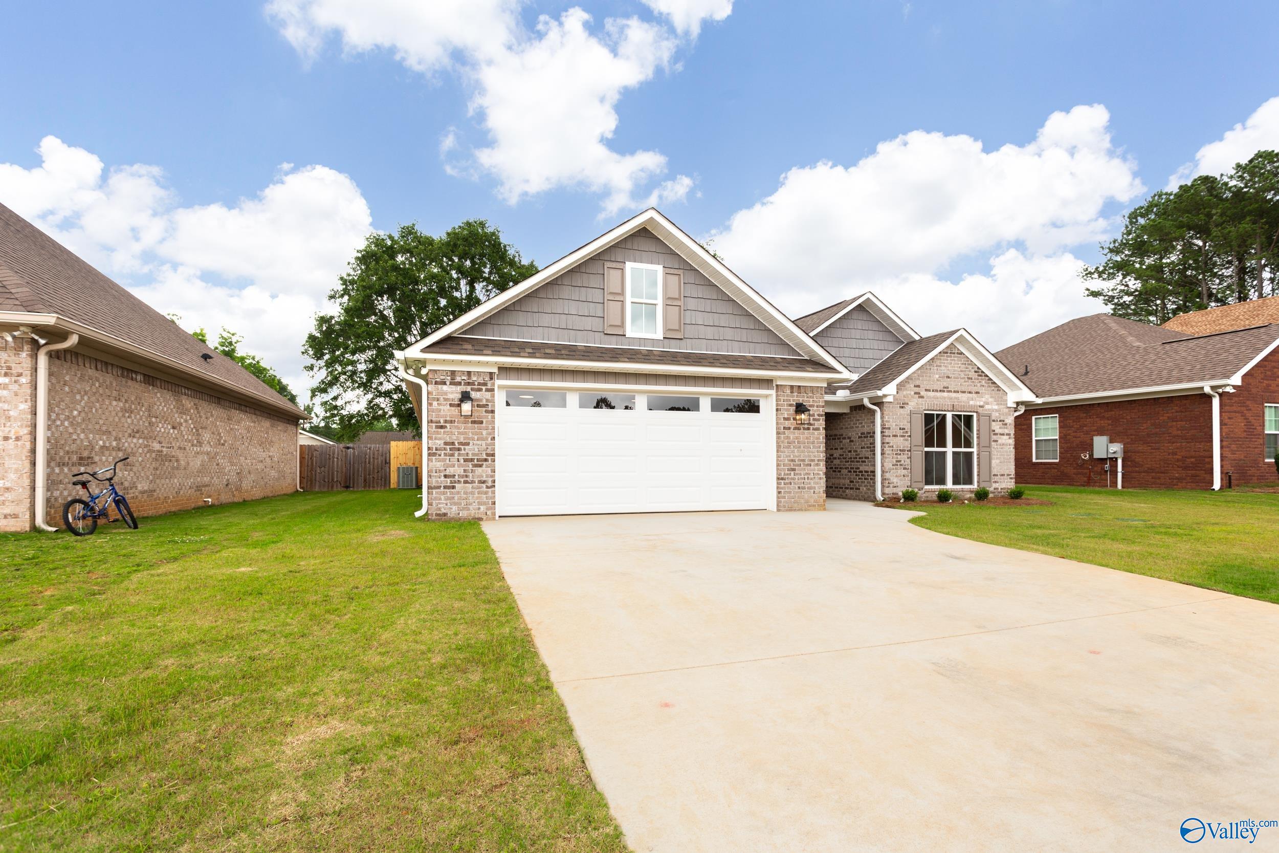 124 Glen Oaks Circle