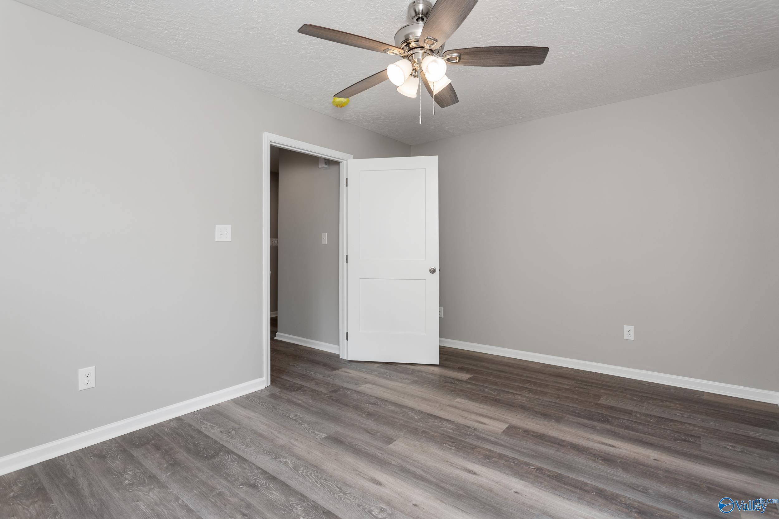 124 Glen Oaks Circle