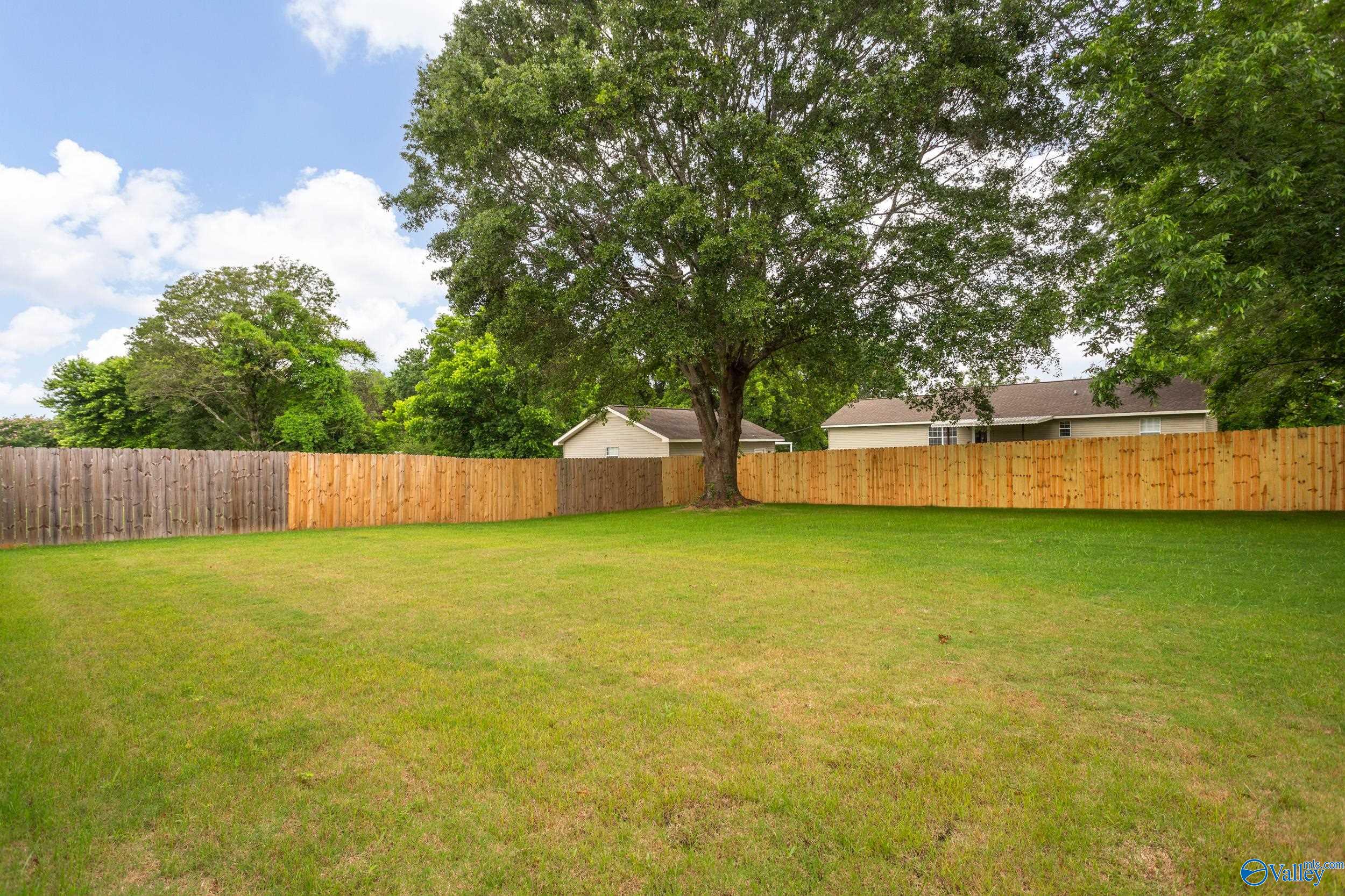 124 Glen Oaks Circle