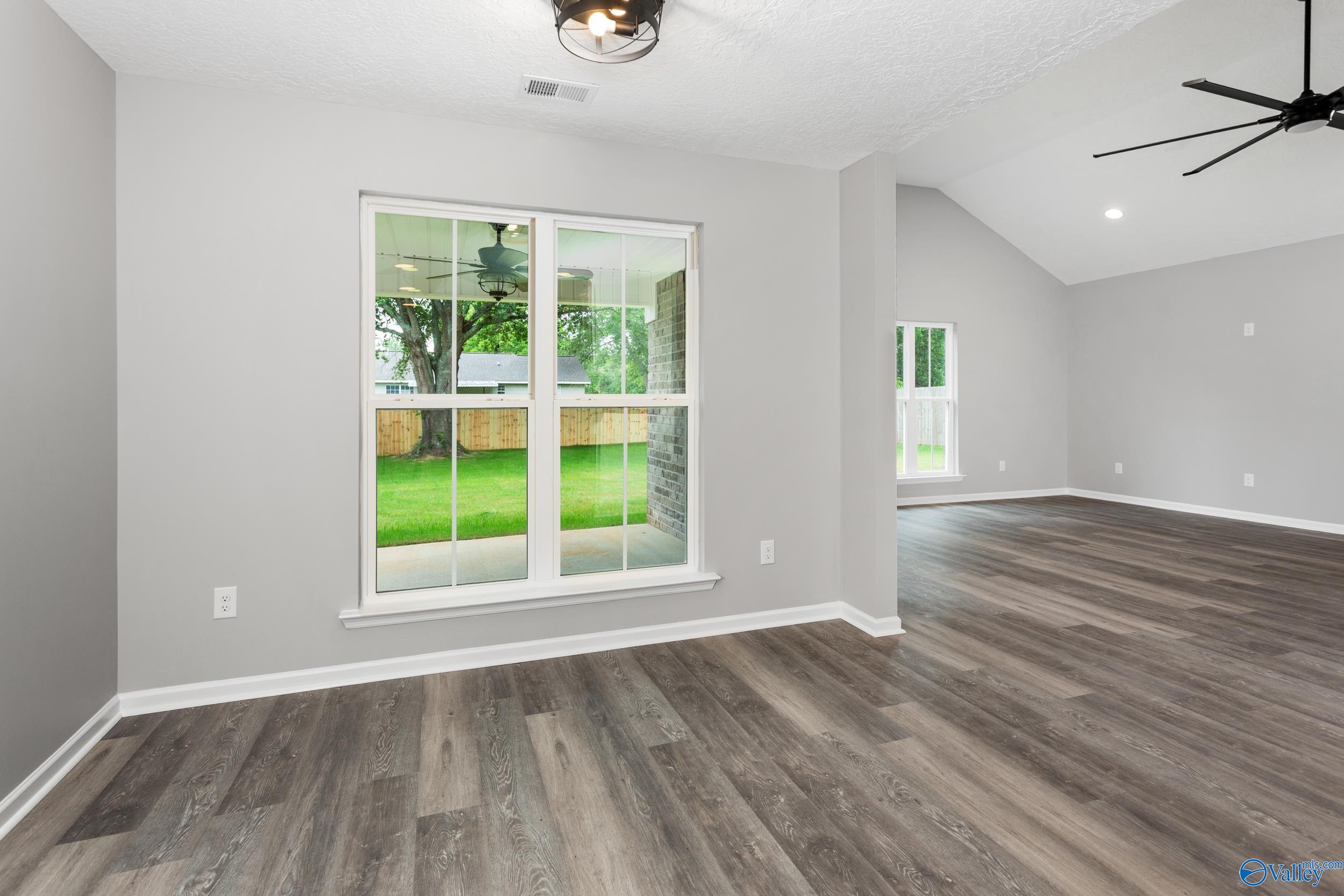 124 Glen Oaks Circle