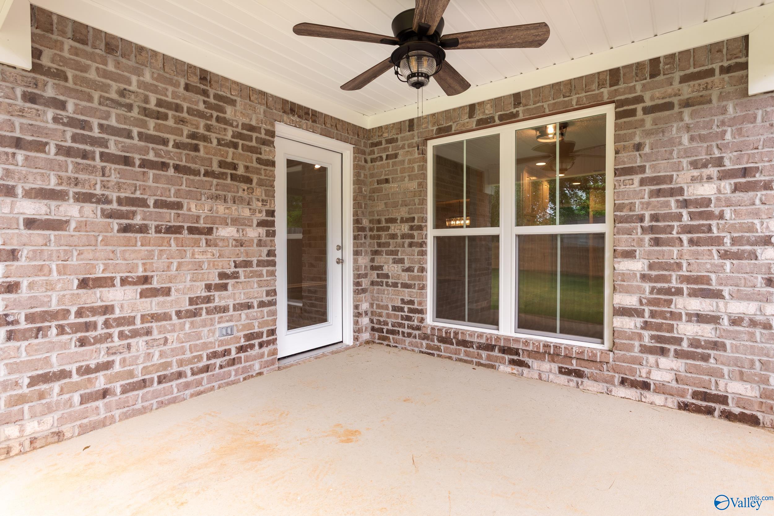 124 Glen Oaks Circle