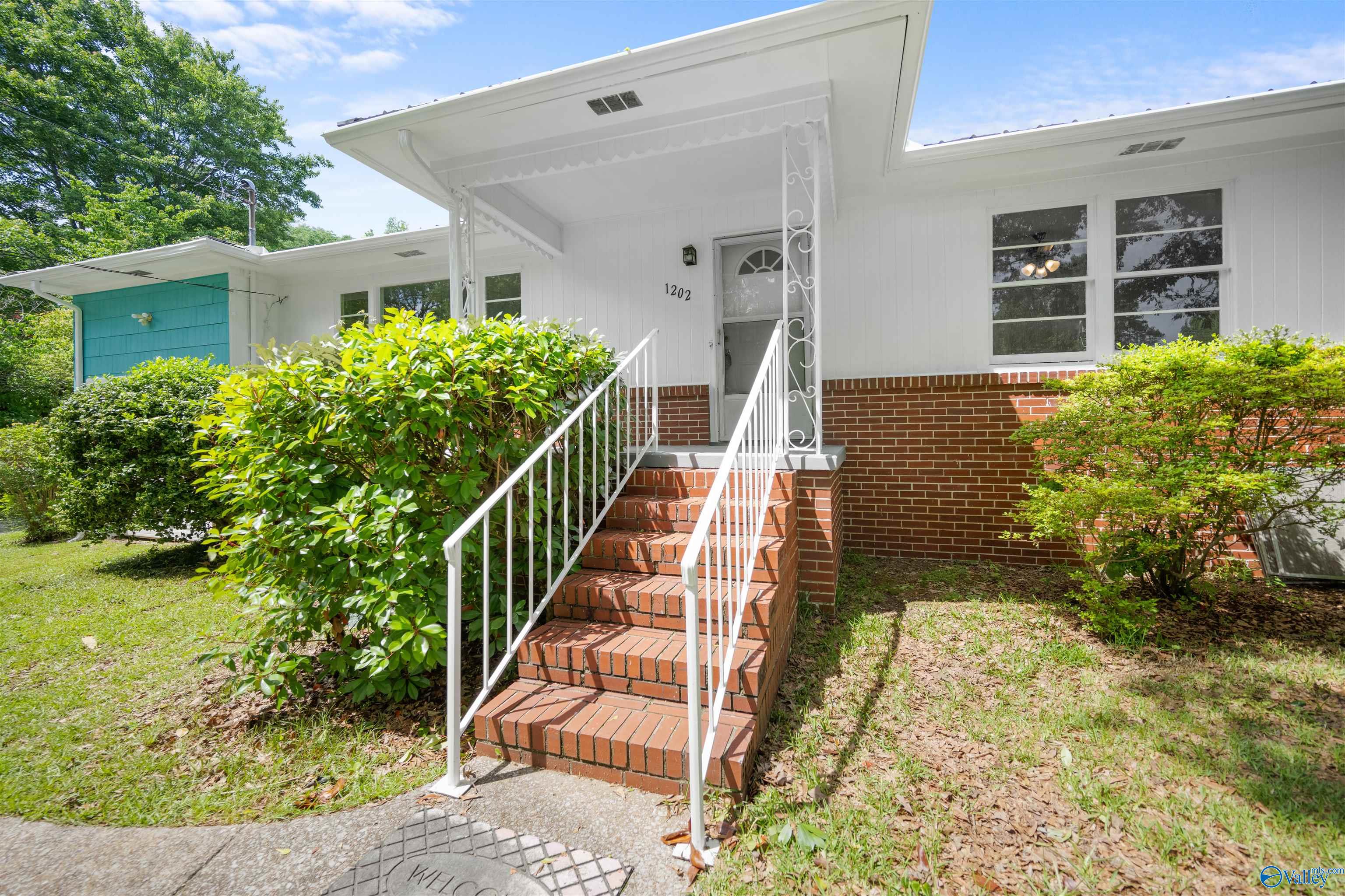 1202 Goodyear Avenue