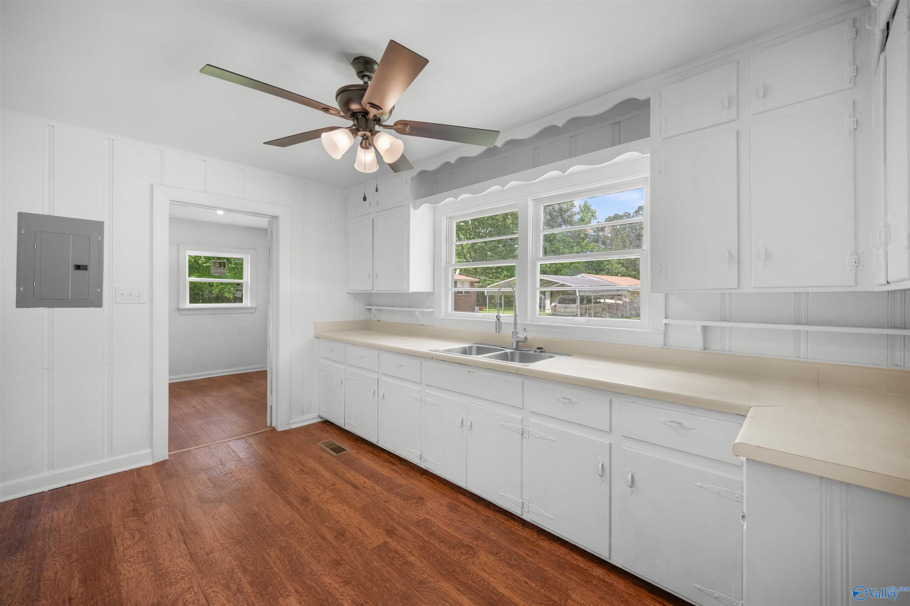 1202 Goodyear Avenue