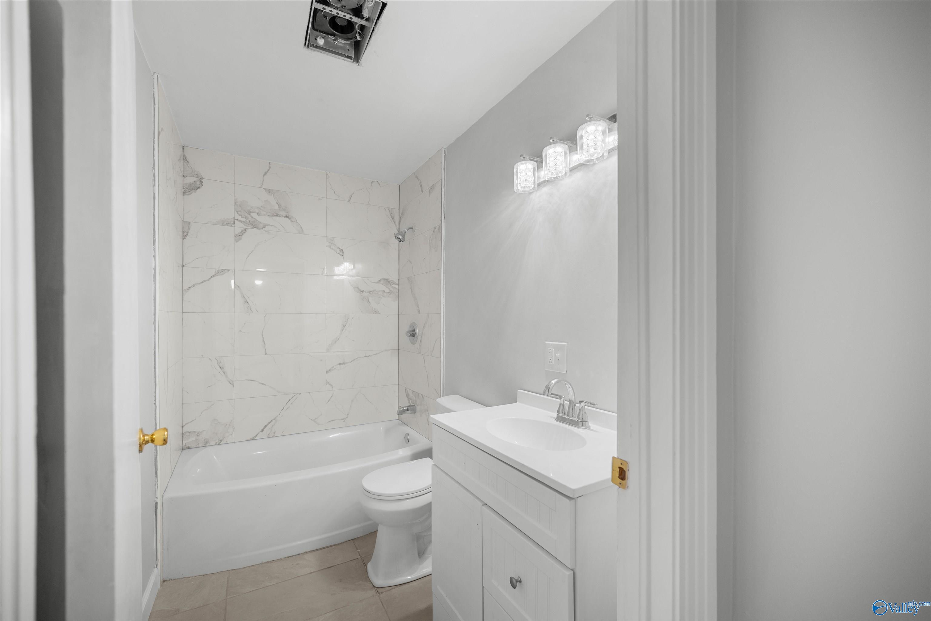 1202 Goodyear Avenue