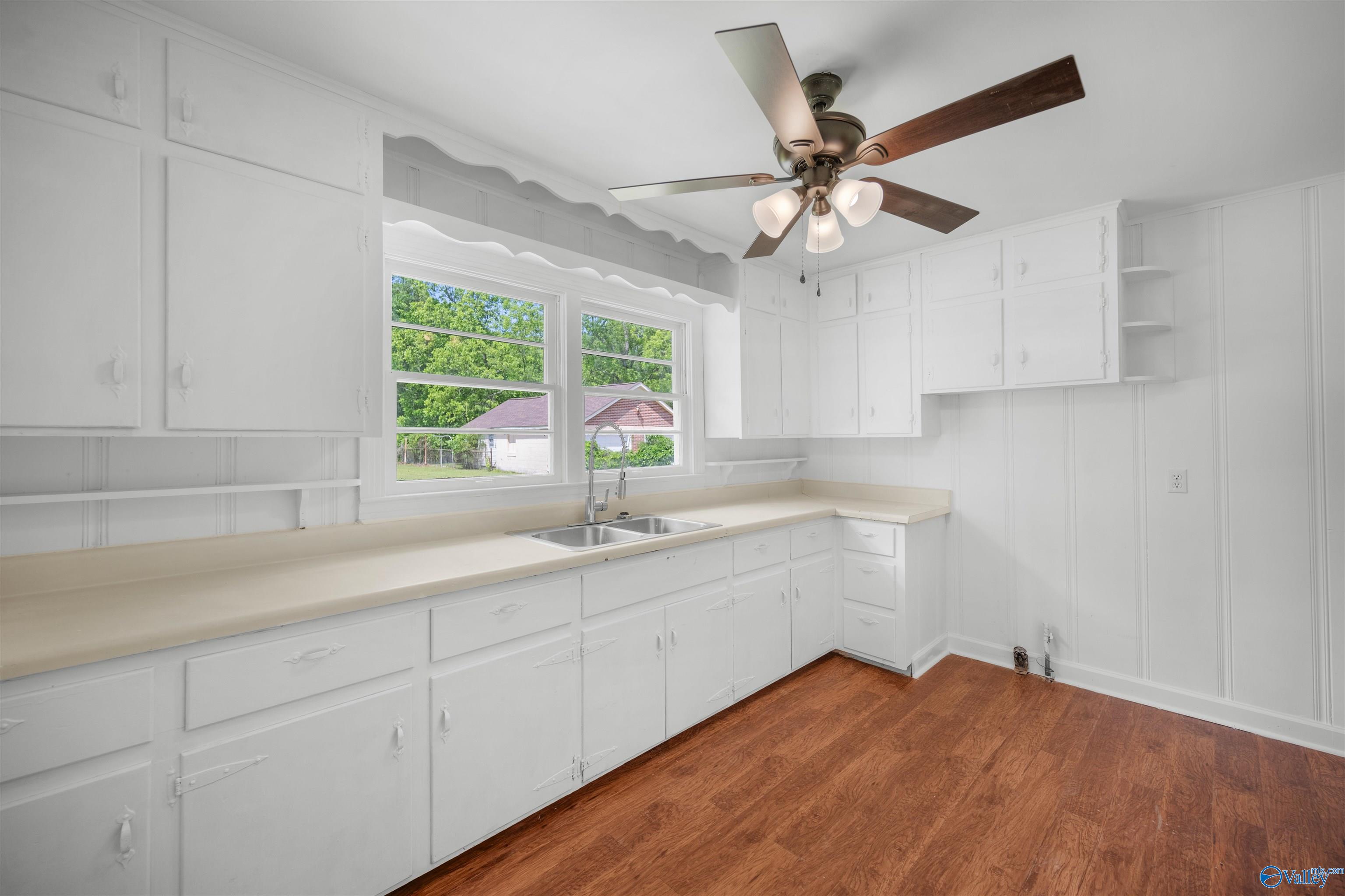 1202 Goodyear Avenue