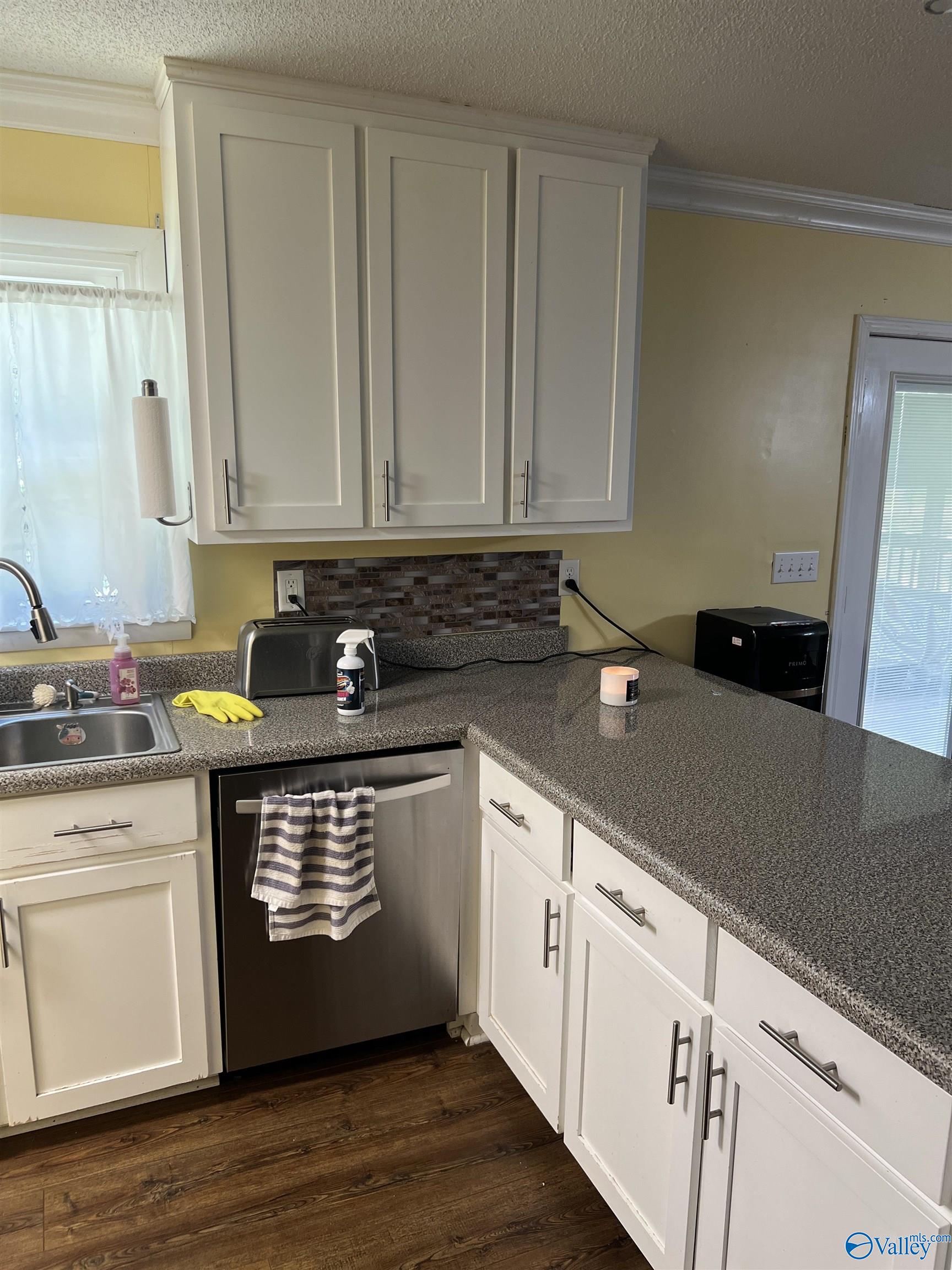 2143 Meadowood Drive