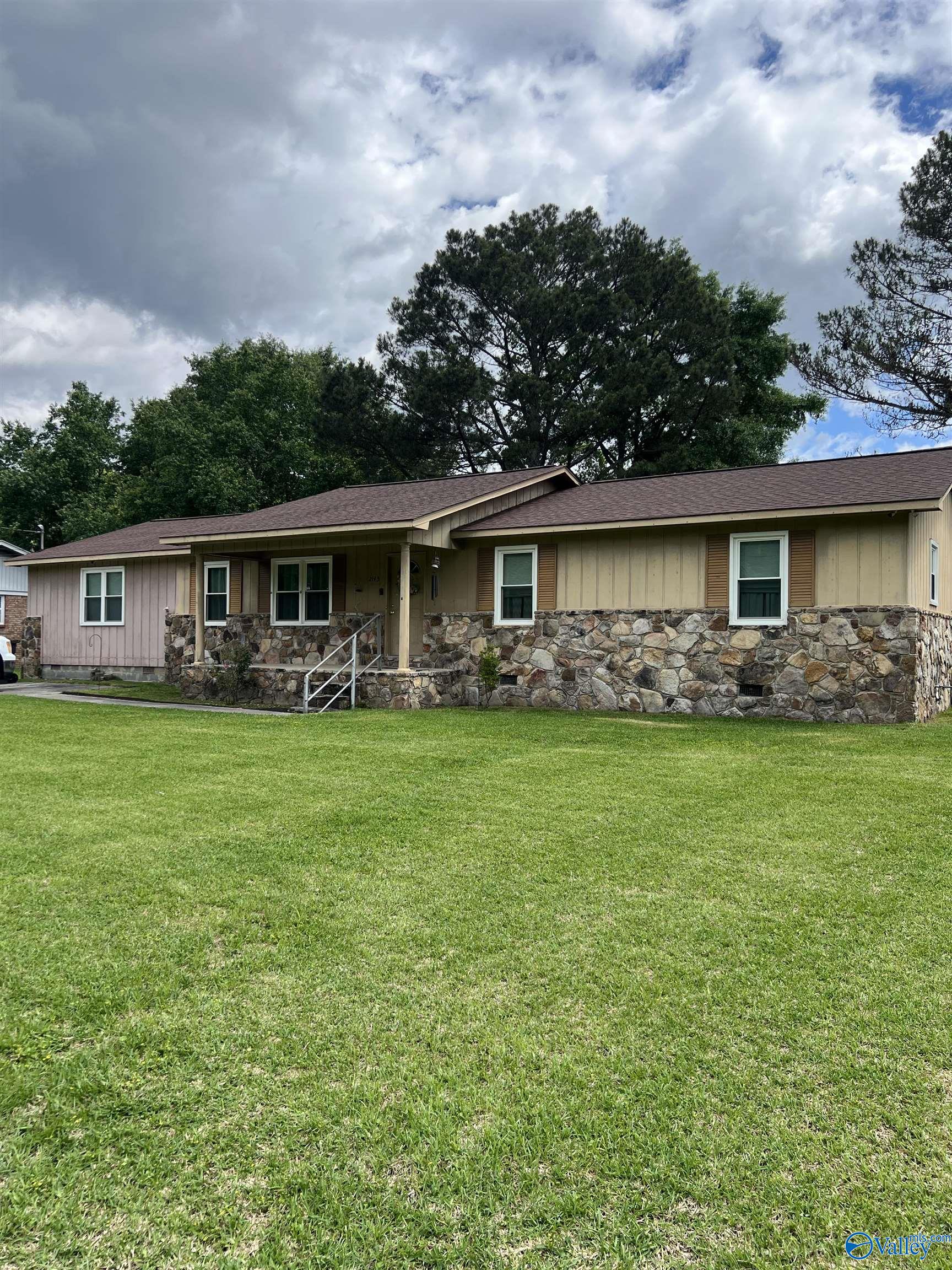 2143 Meadowood Drive