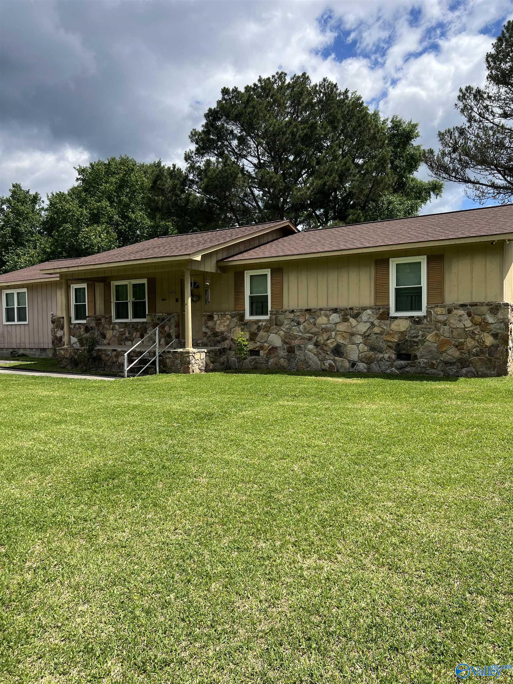 2143 Meadowood Drive