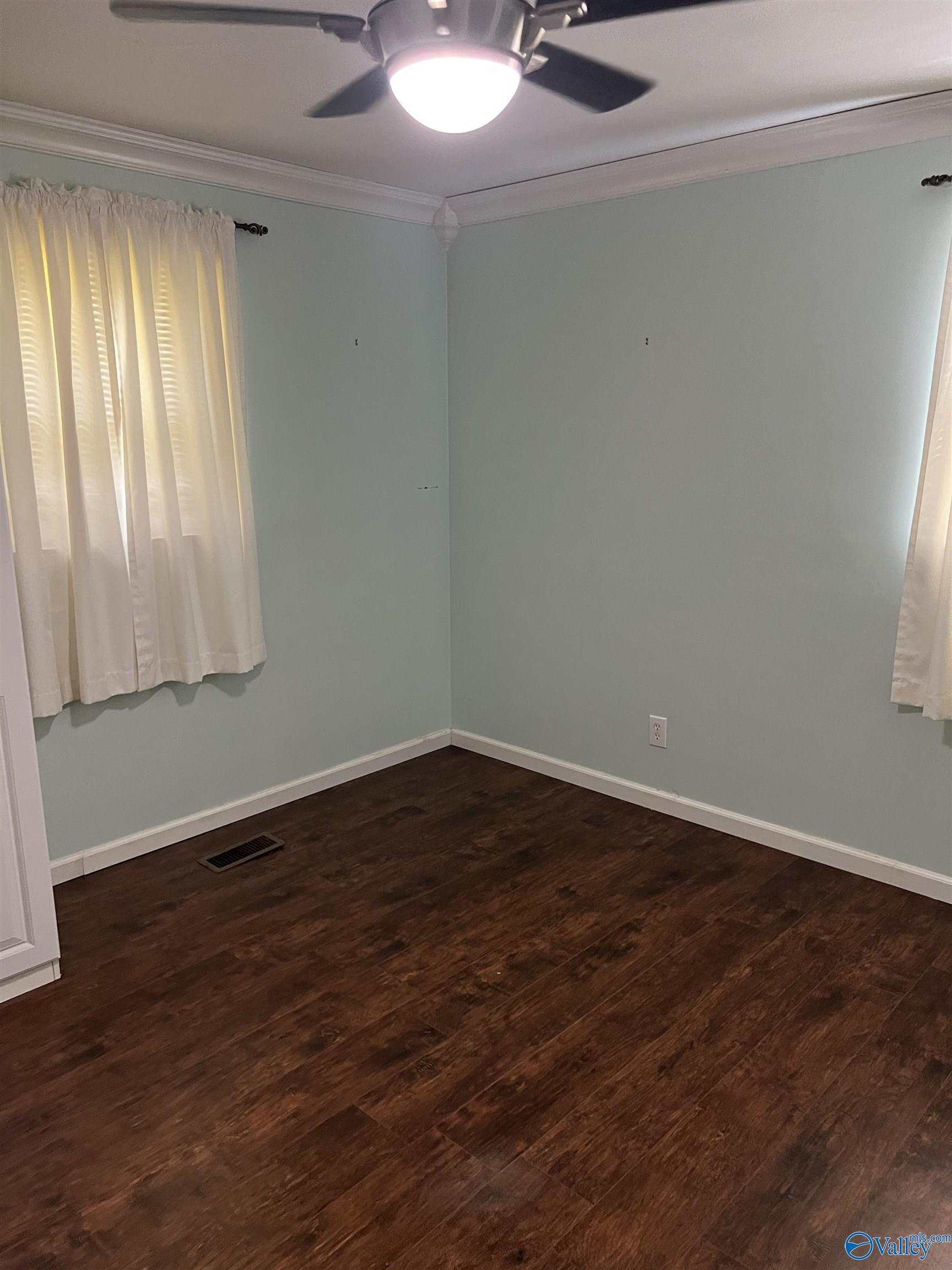 2143 Meadowood Drive