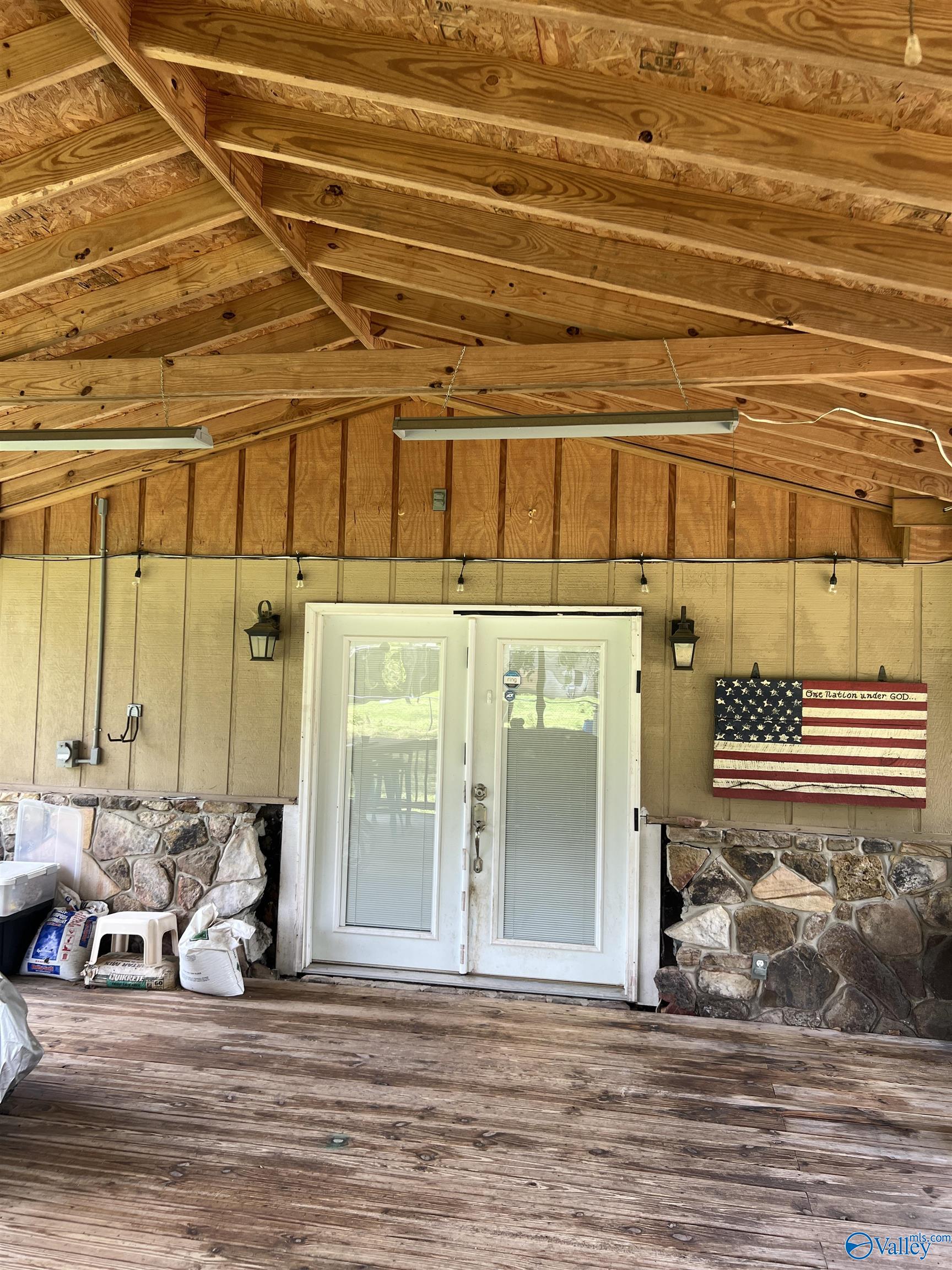 2143 Meadowood Drive