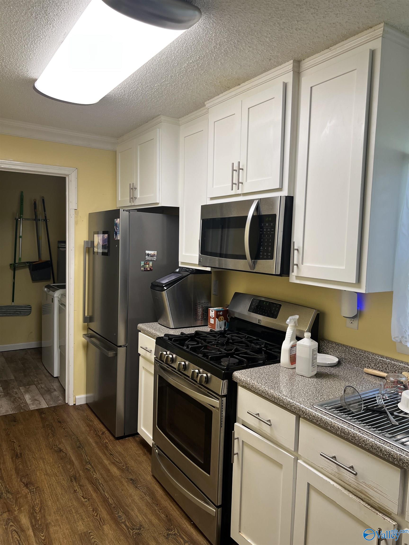 2143 Meadowood Drive