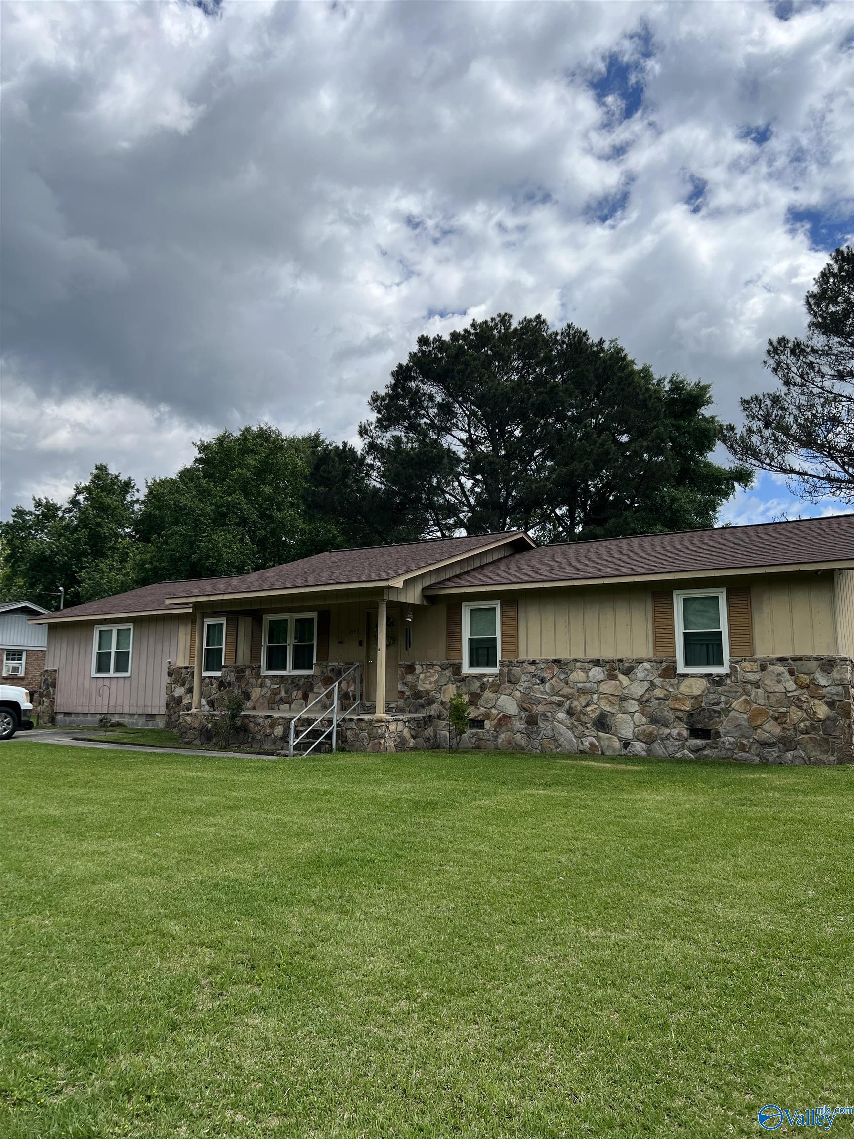 2143 Meadowood Drive