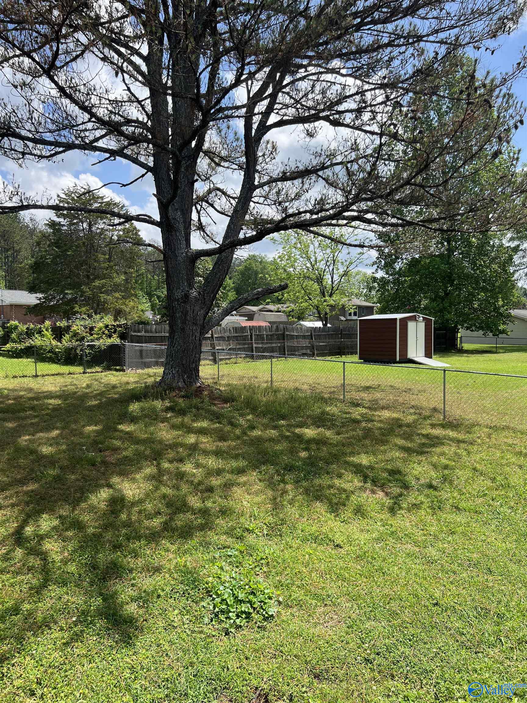 2143 Meadowood Drive