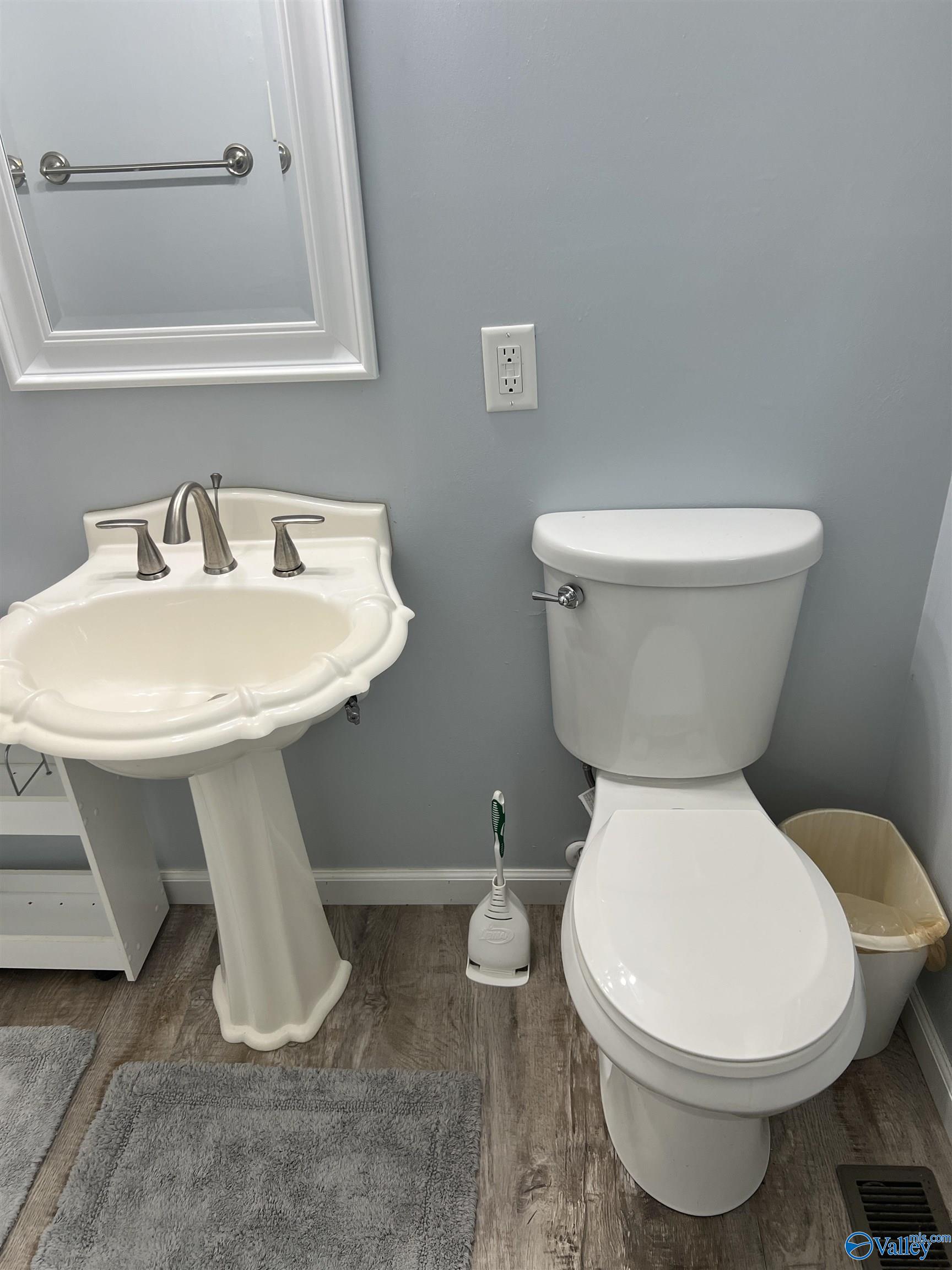 2143 Meadowood Drive