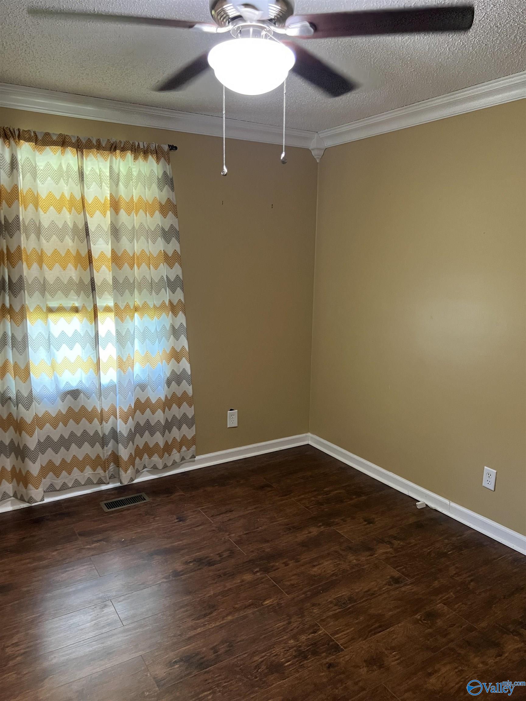 2143 Meadowood Drive