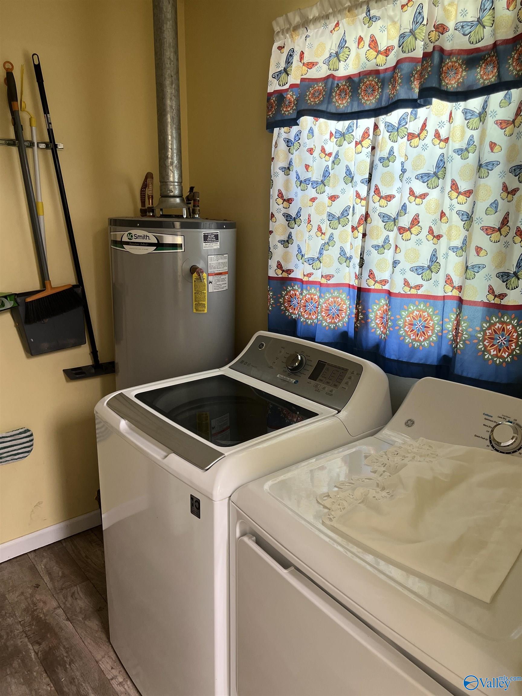 2143 Meadowood Drive